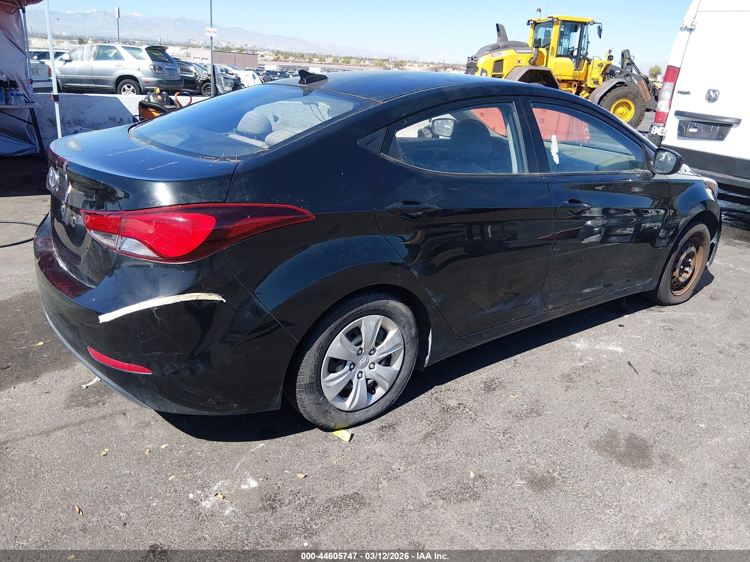 HYUNDAI ELANTRA image 4