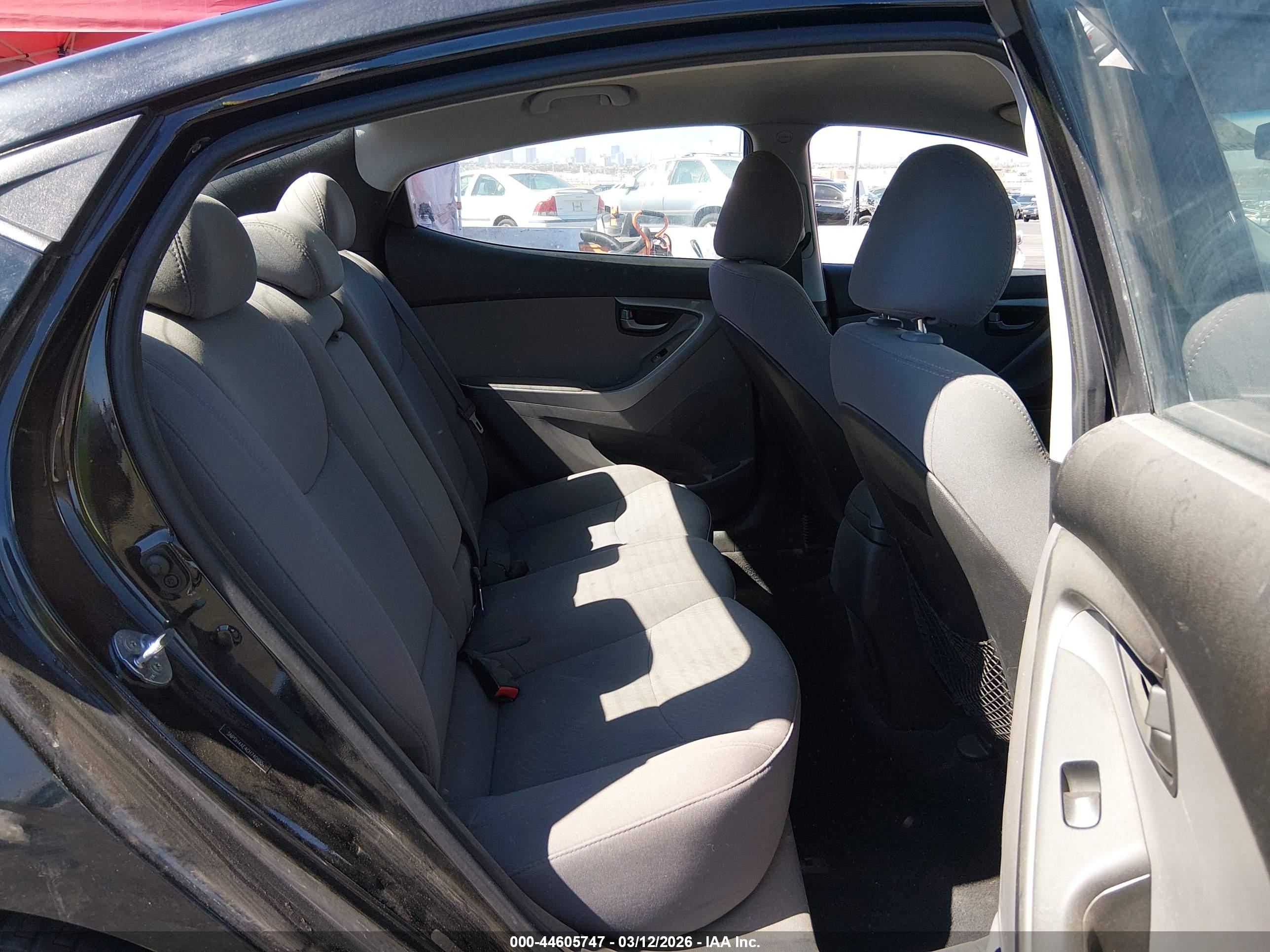 HYUNDAI ELANTRA image 8