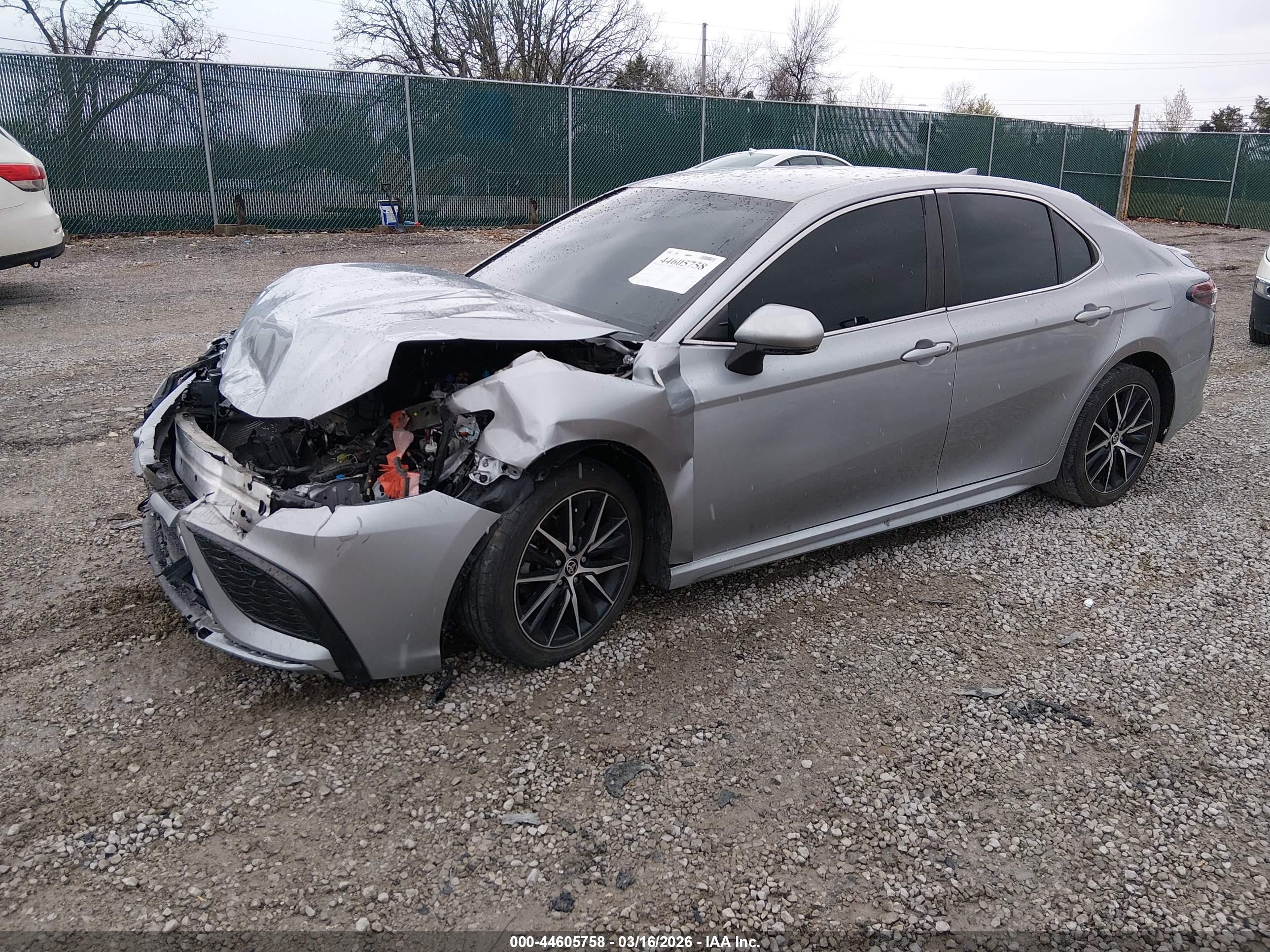 TOYOTA CAMRY image 2