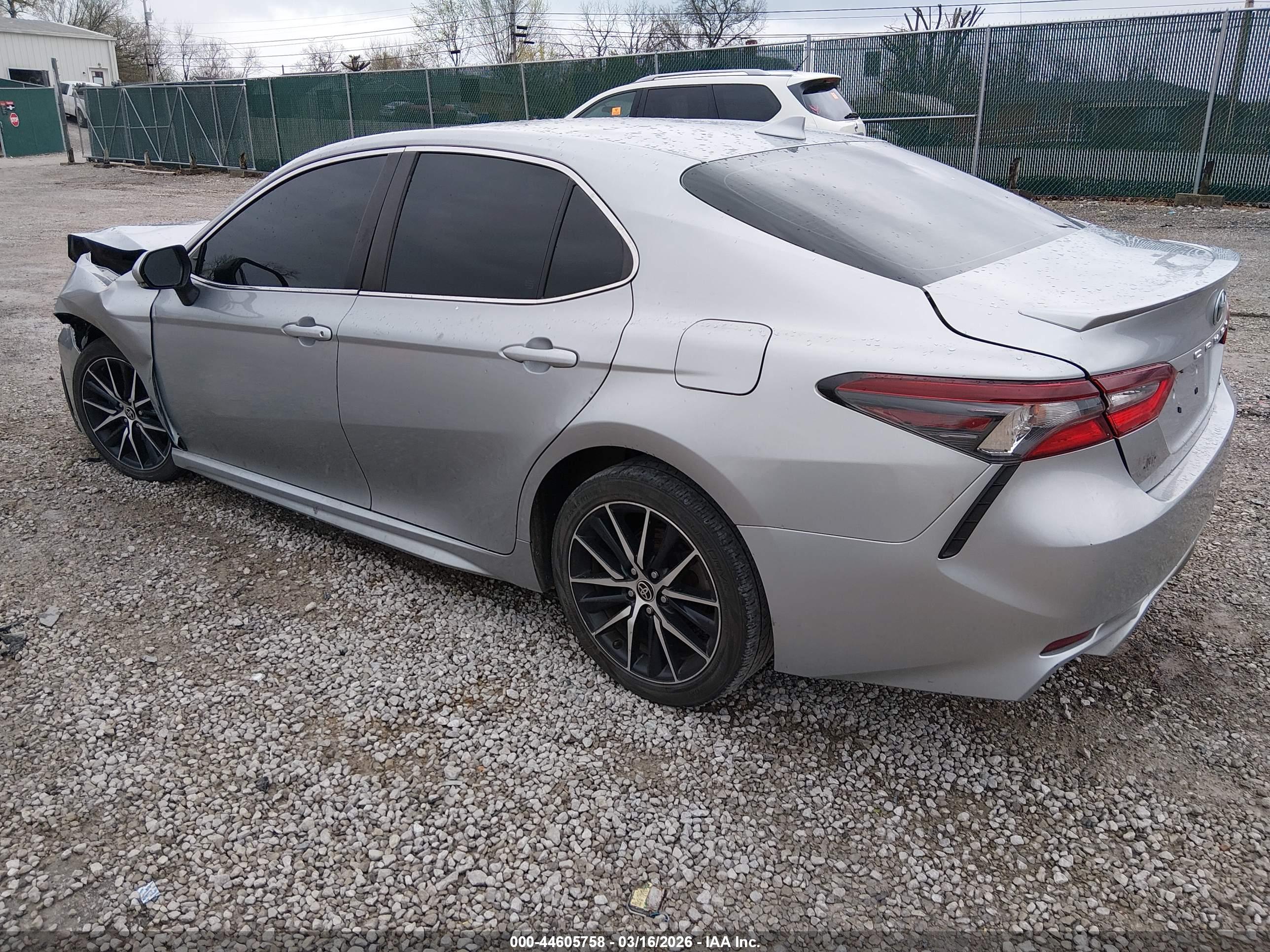 TOYOTA CAMRY image 3