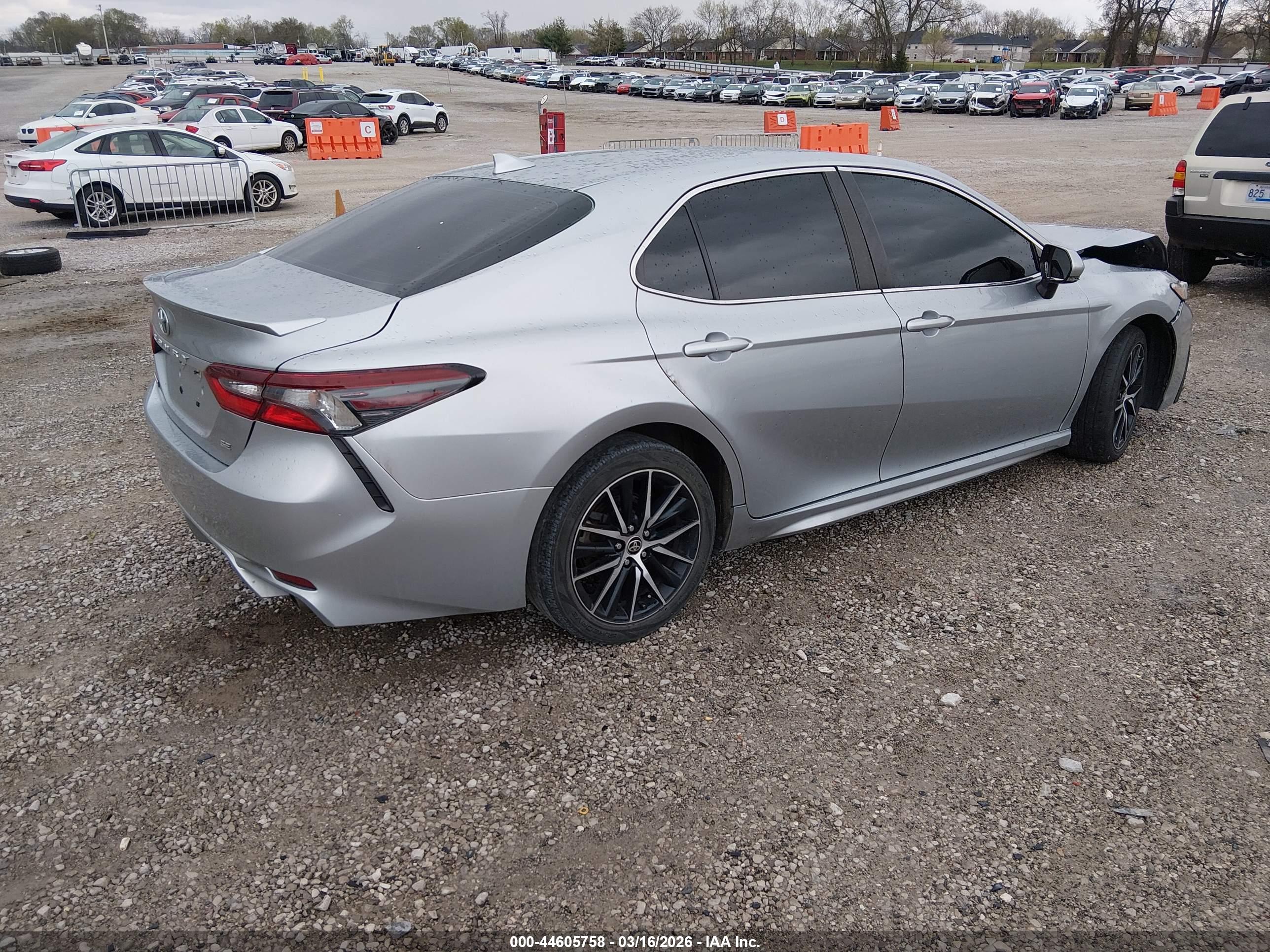 TOYOTA CAMRY image 4