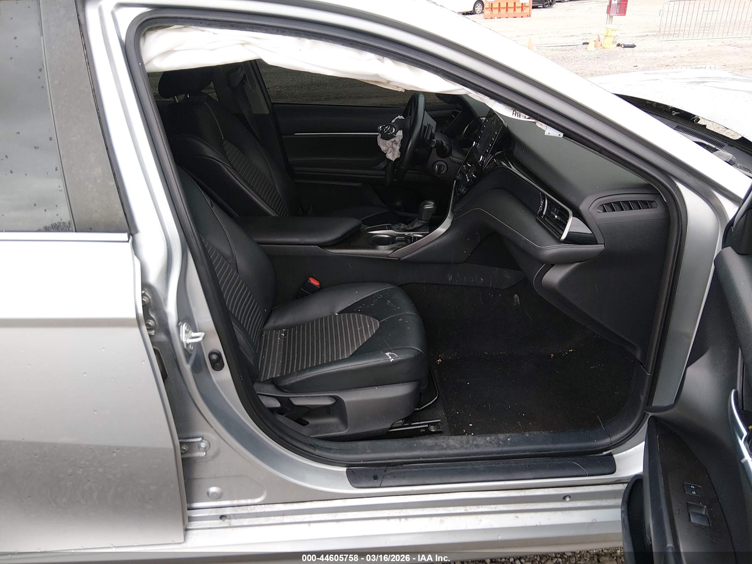 TOYOTA CAMRY image 5