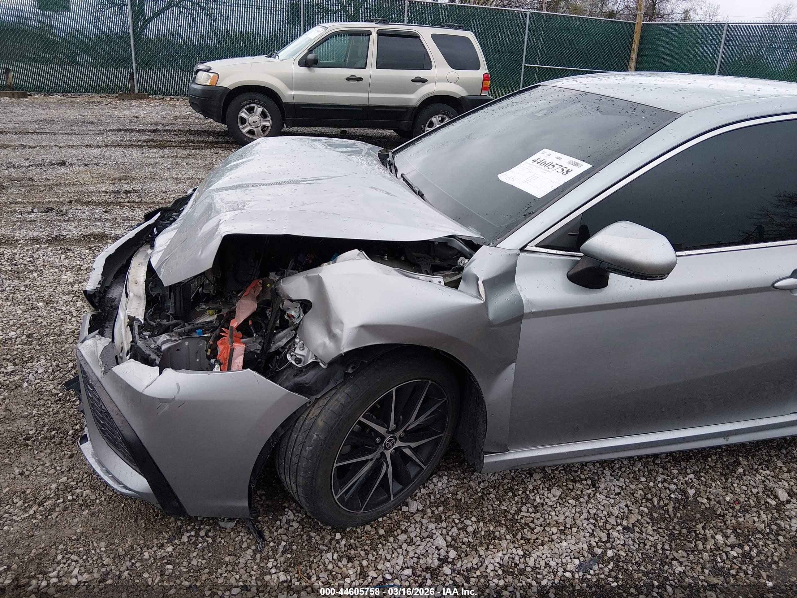 TOYOTA CAMRY image 6