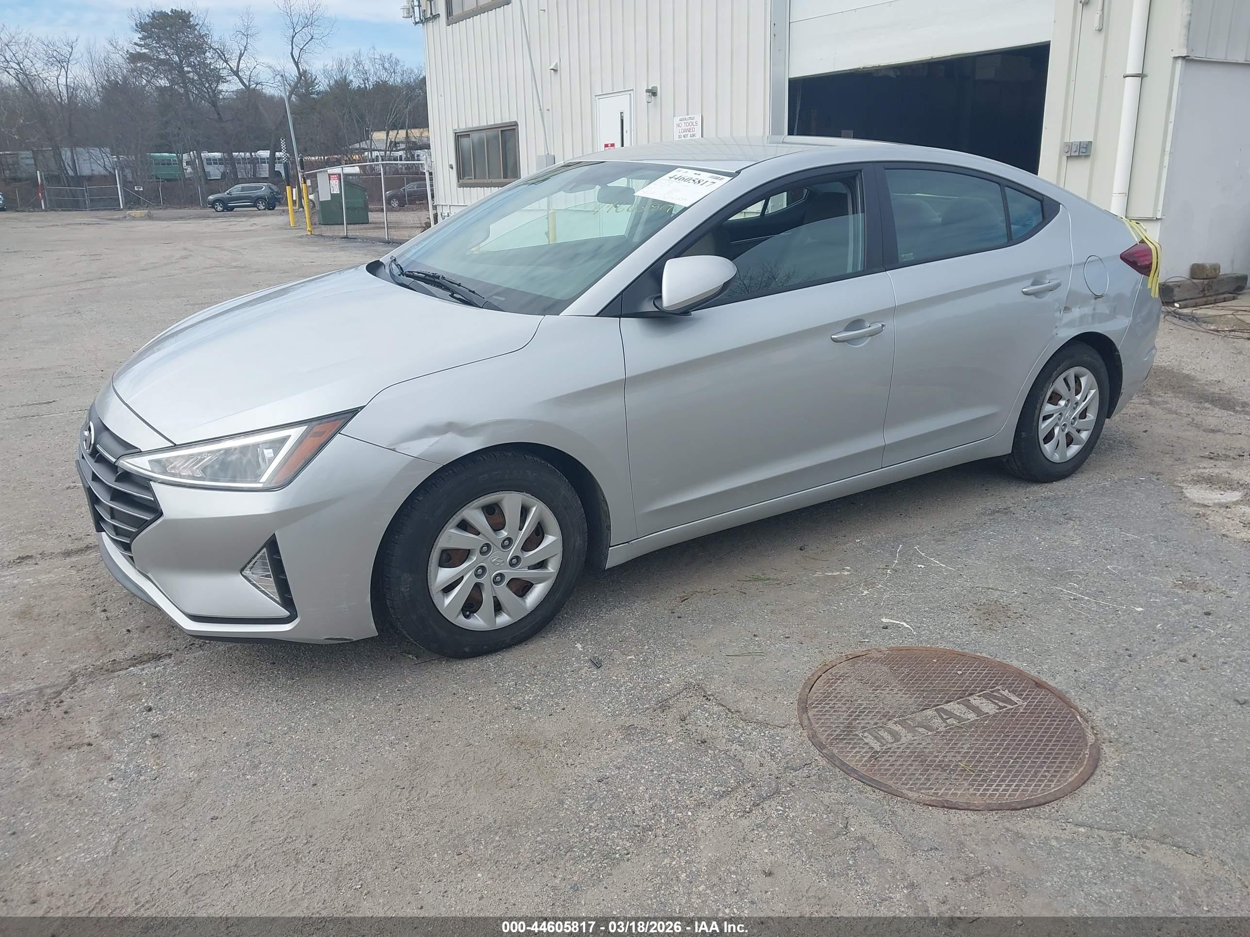 HYUNDAI ELANTRA image 2