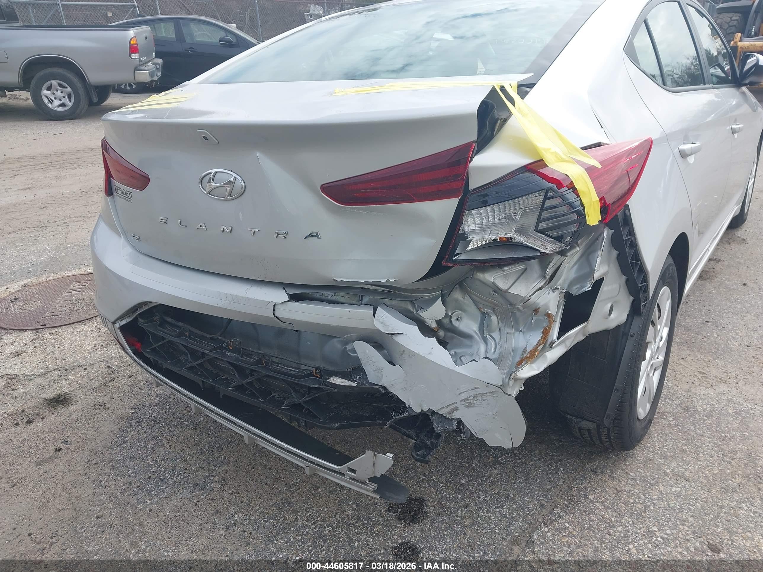 HYUNDAI ELANTRA image 6