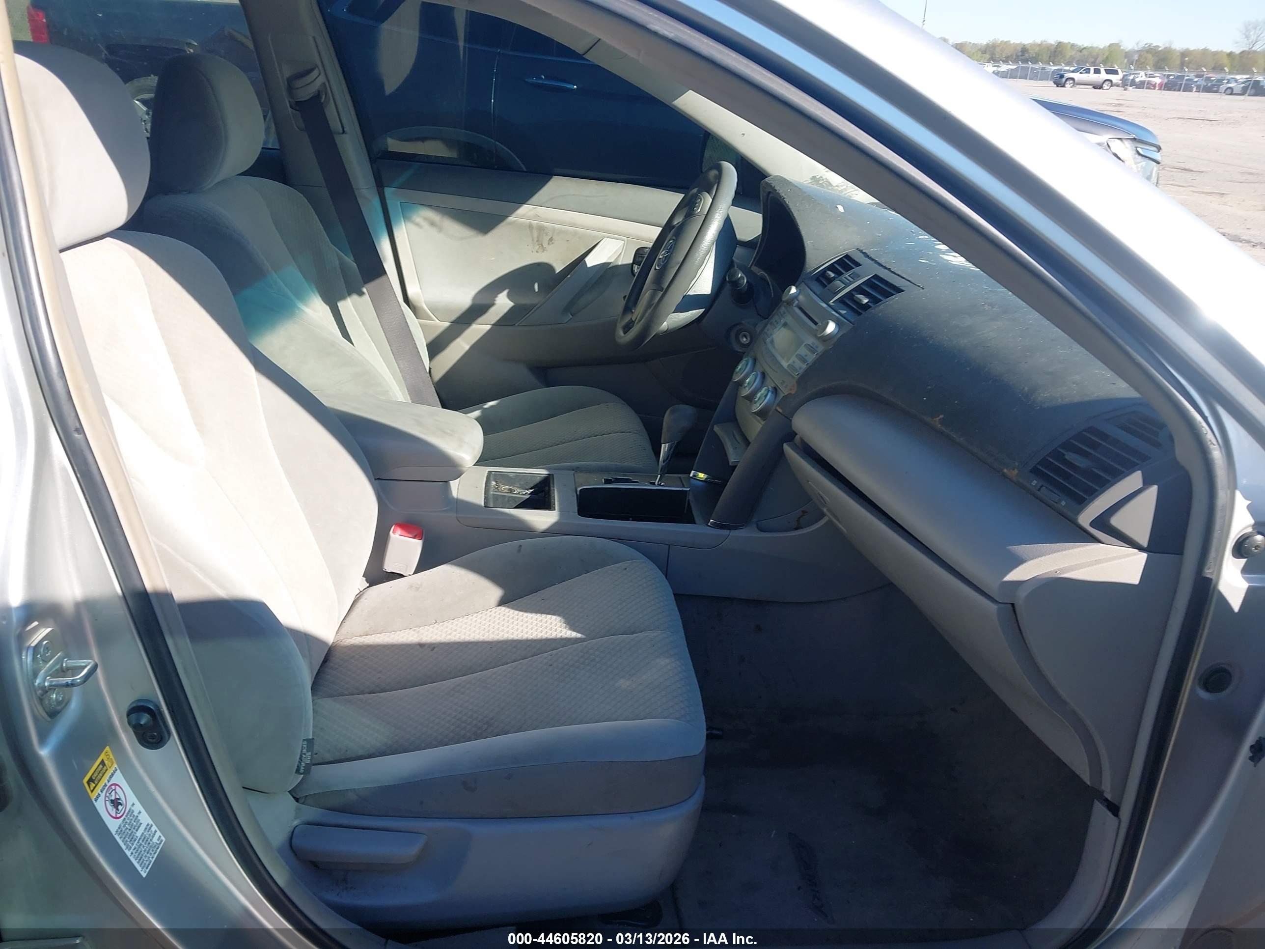 TOYOTA CAMRY image 5