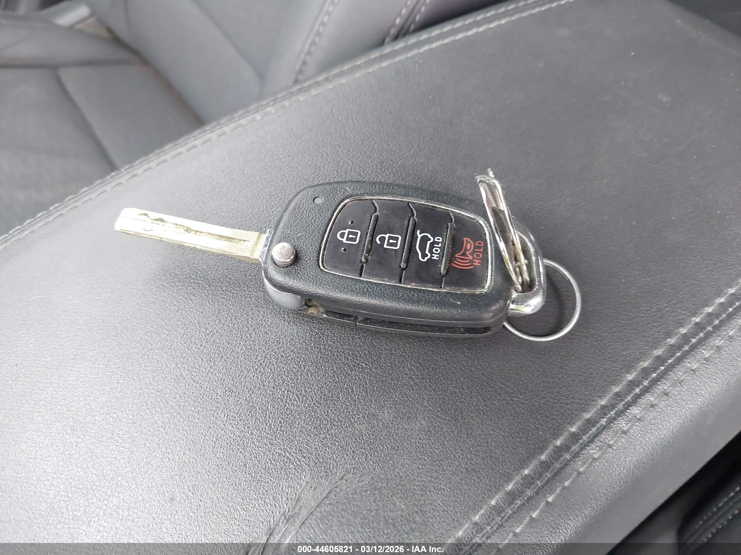 HYUNDAI TUCSON image 11