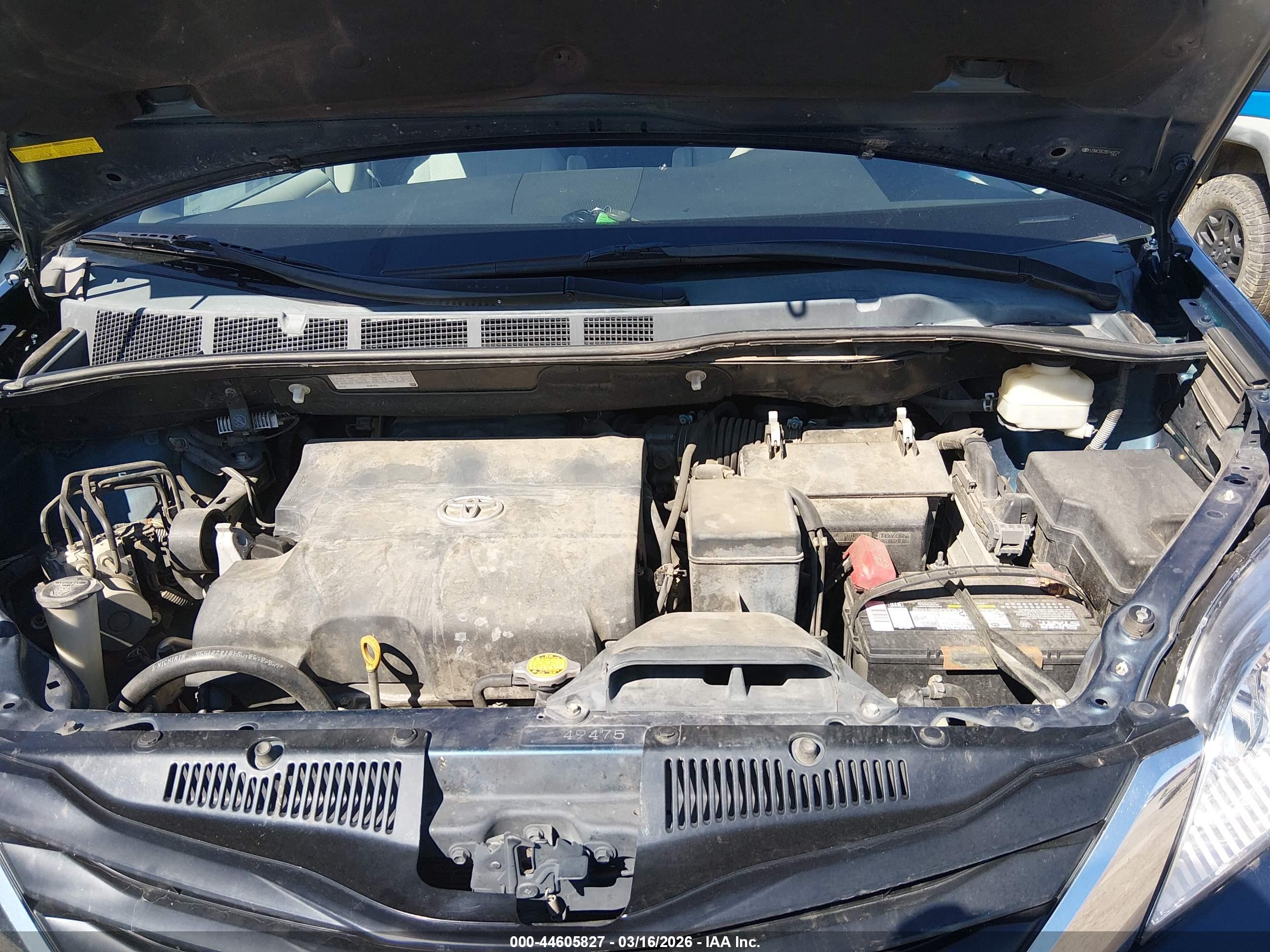 TOYOTA SIENNA image 10