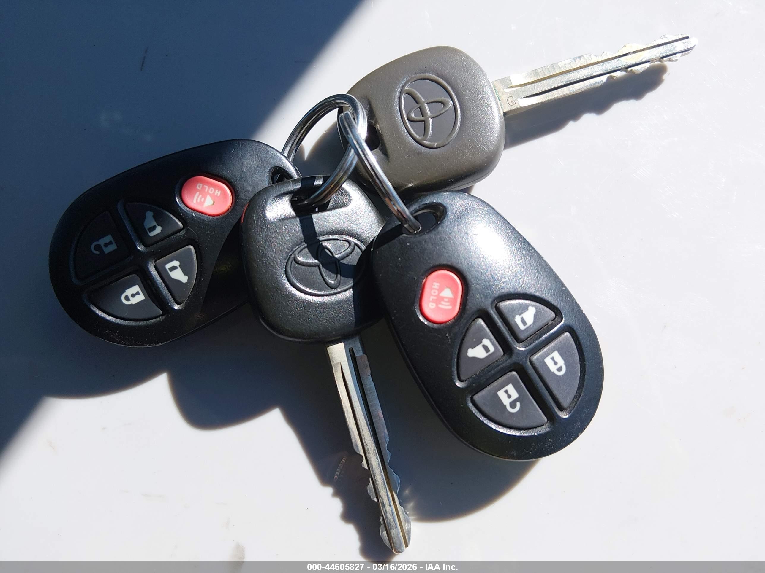 TOYOTA SIENNA image 11