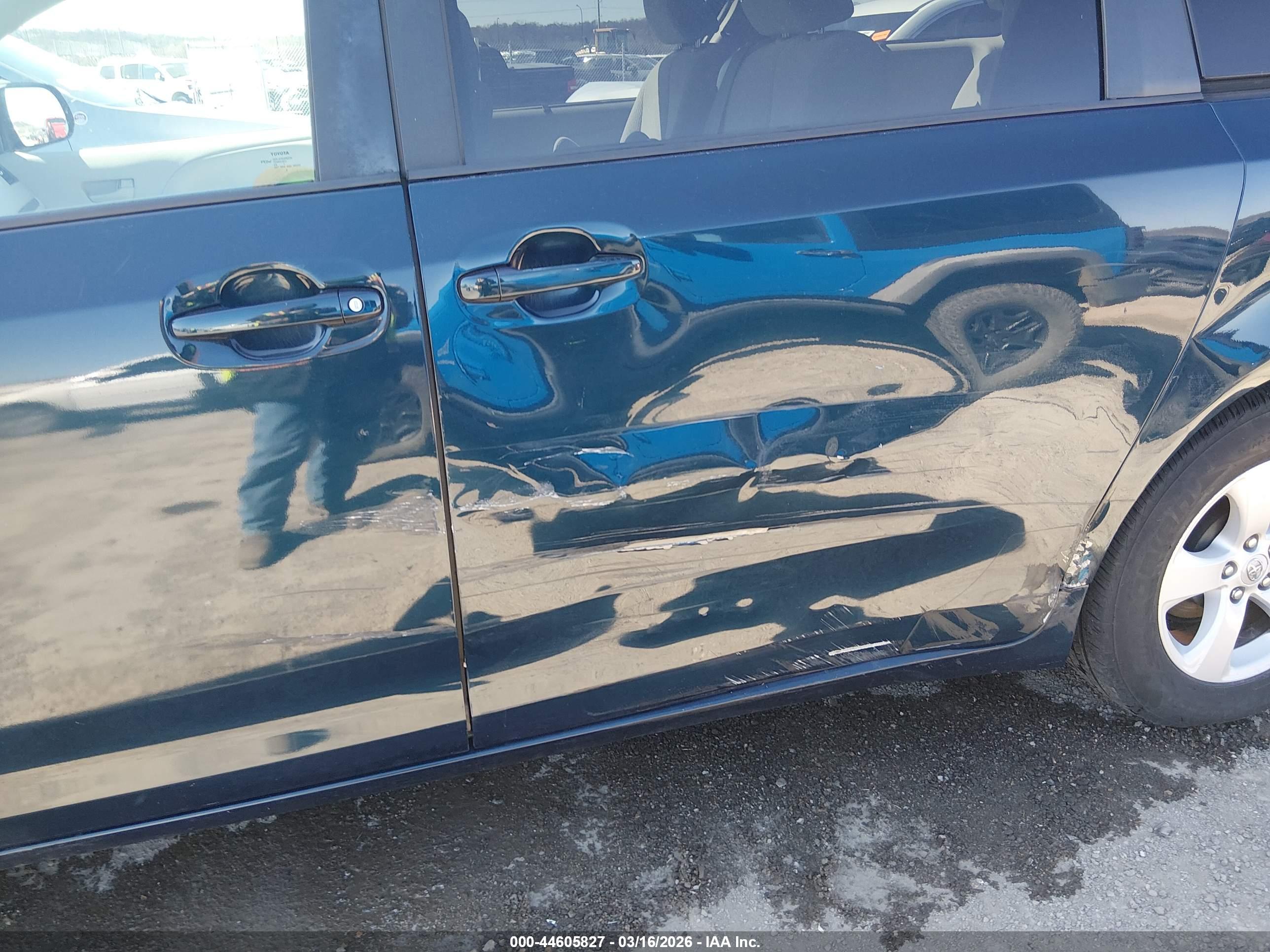 TOYOTA SIENNA image 6