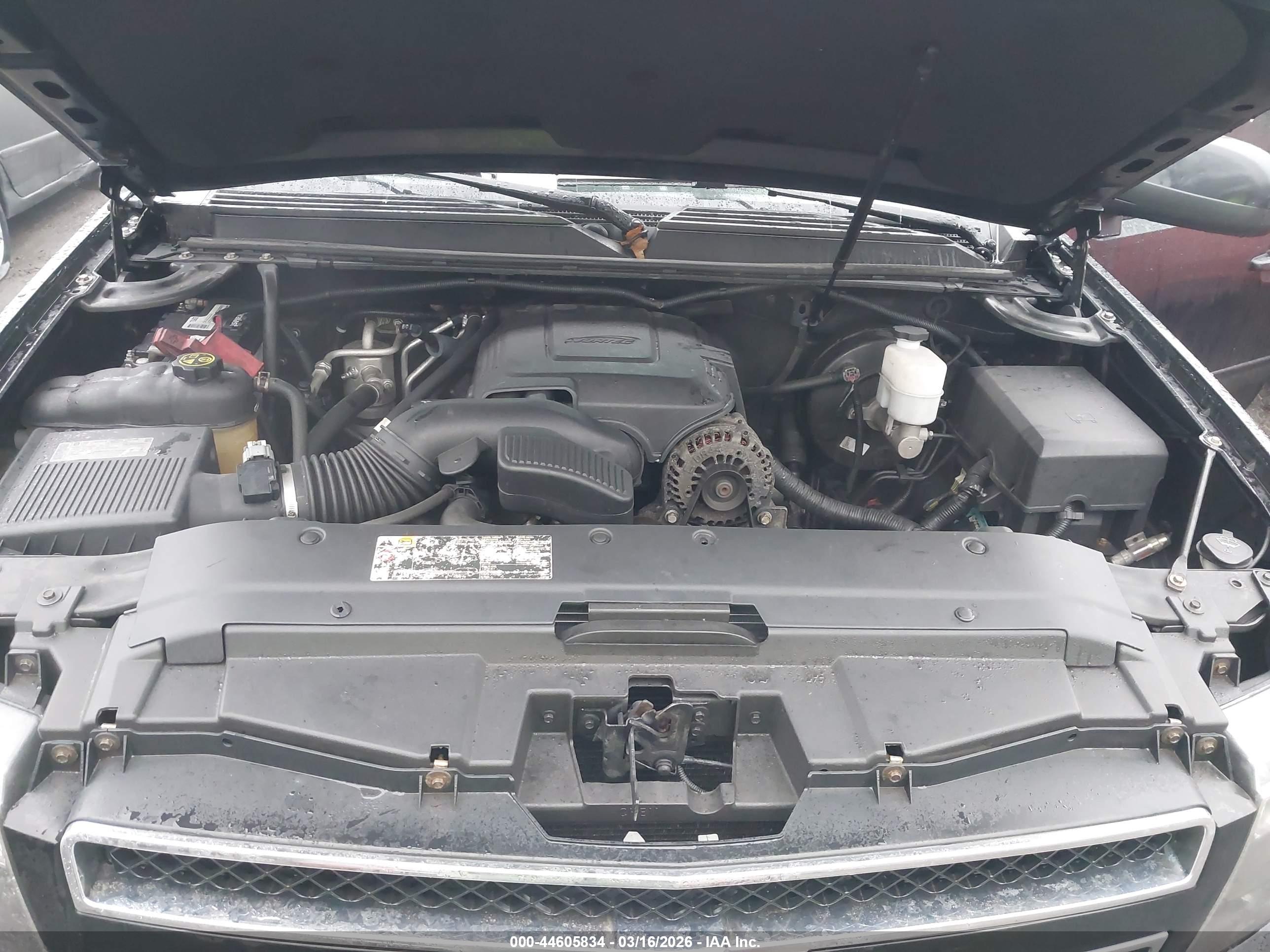 CHEVROLET SUBURBAN image 10