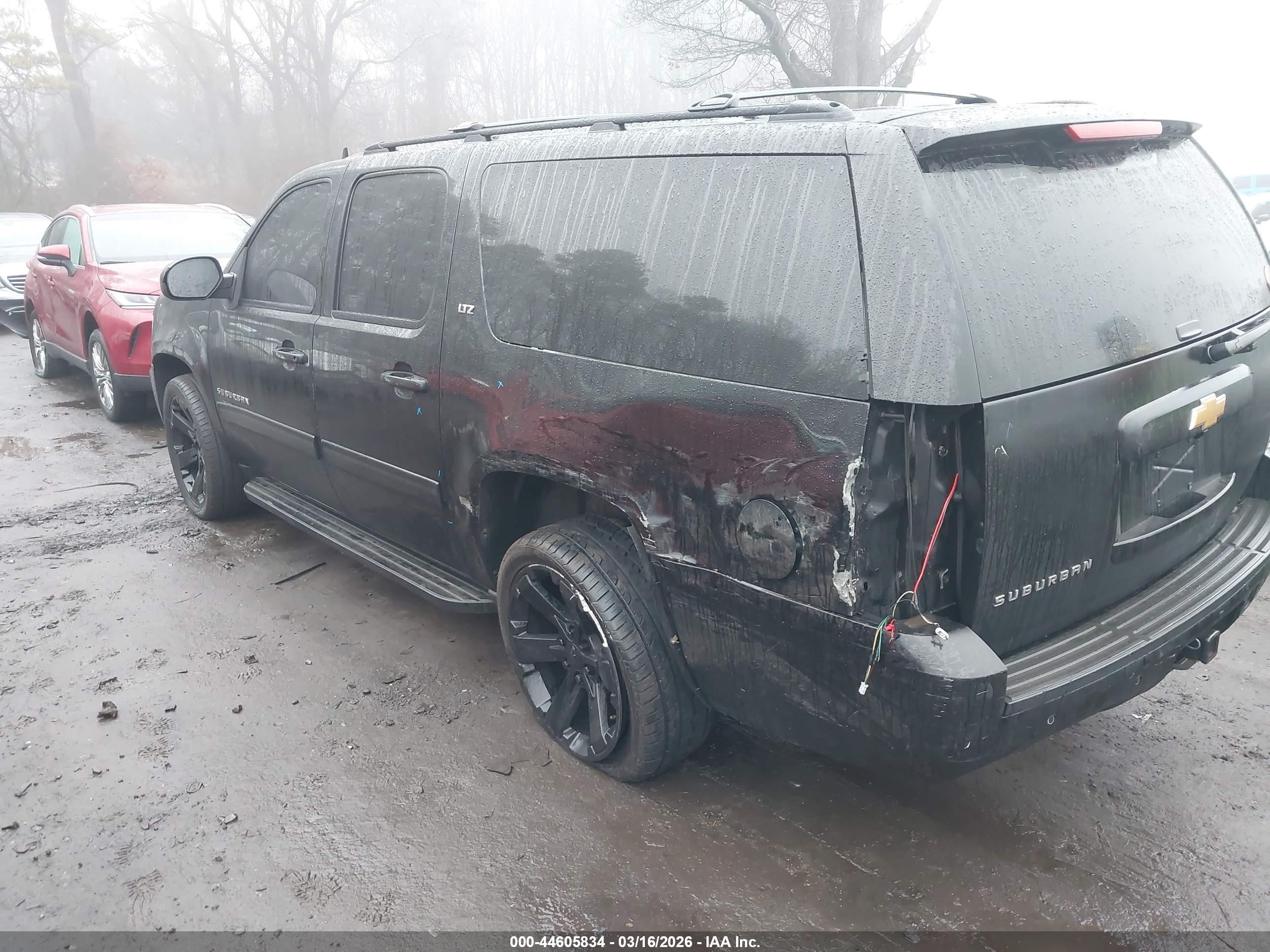 CHEVROLET SUBURBAN image 3