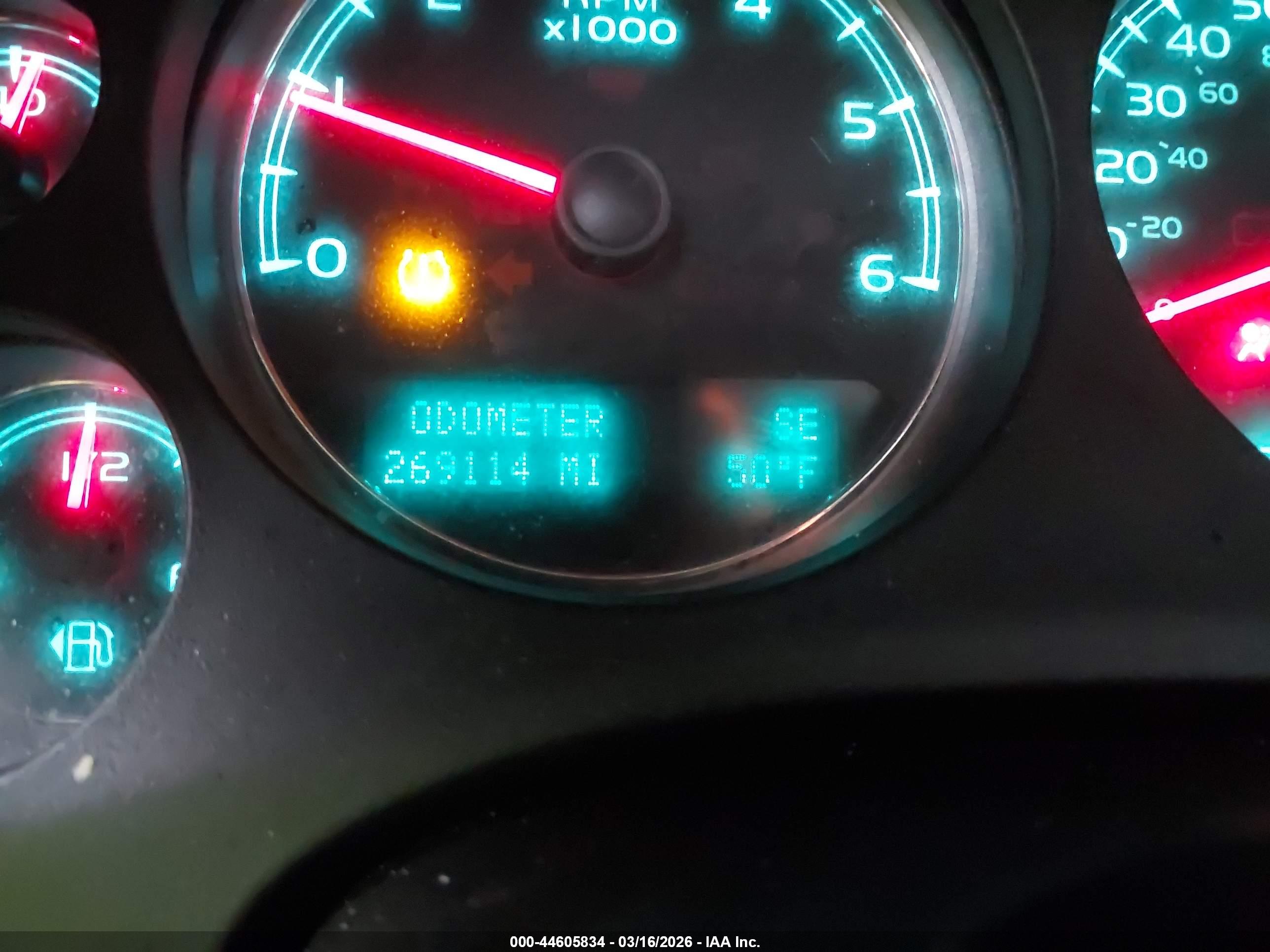 CHEVROLET SUBURBAN image 7