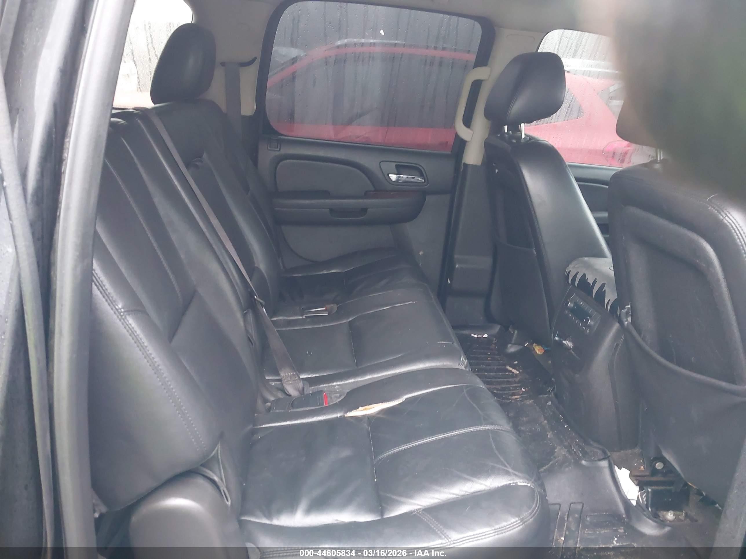 CHEVROLET SUBURBAN image 8