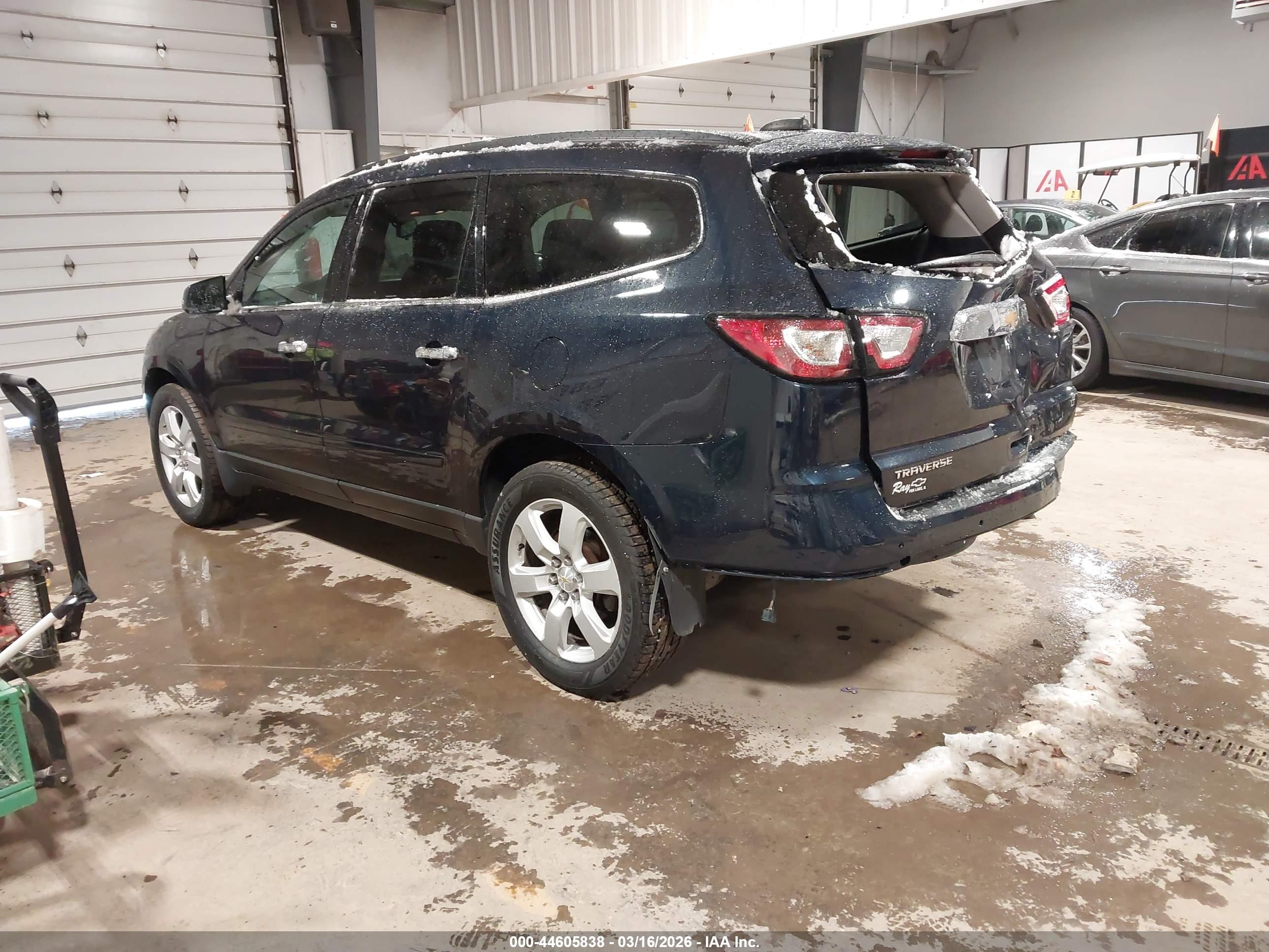 CHEVROLET TRAVERSE image 3