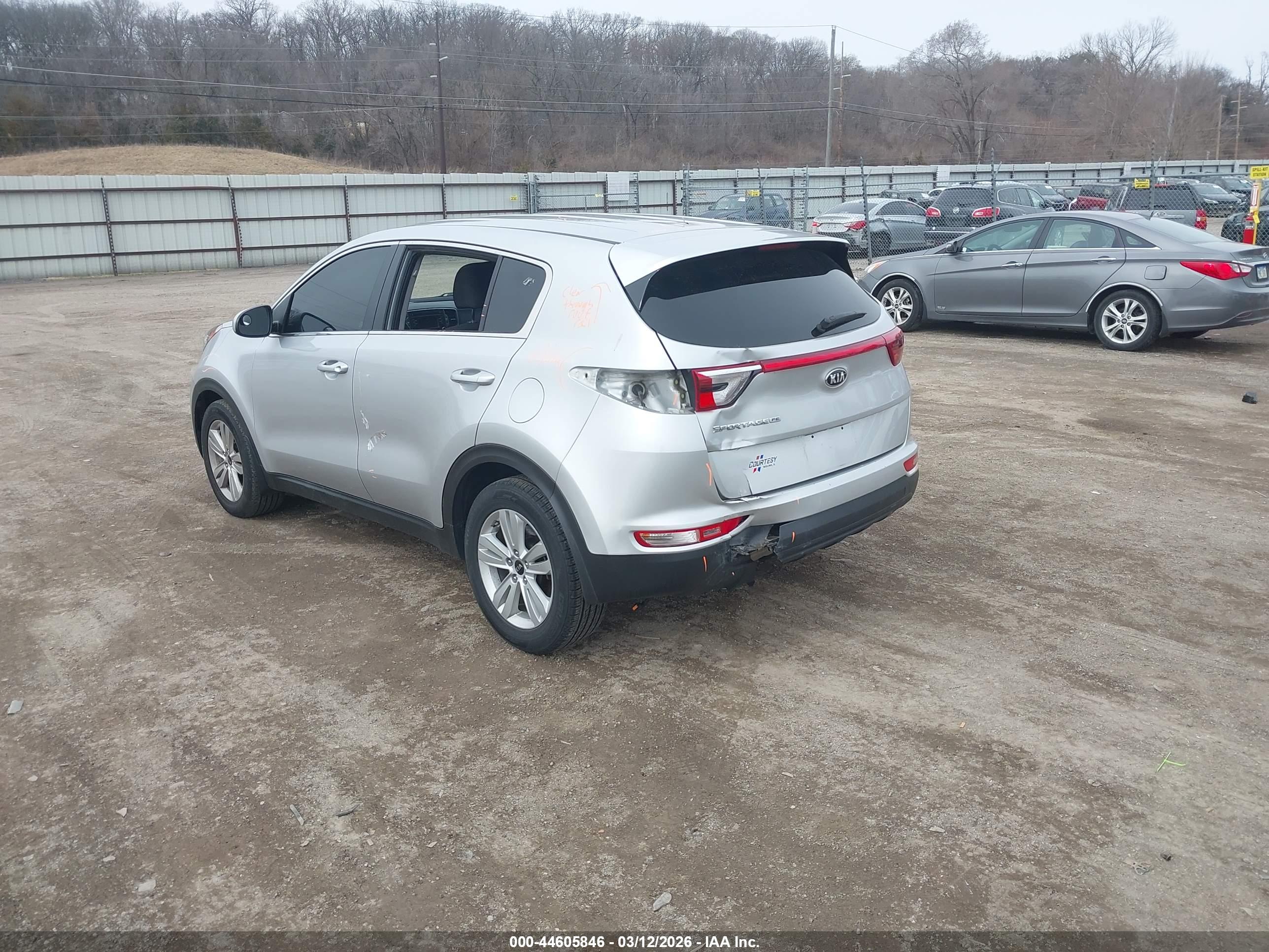 KIA SPORTAGE image 3