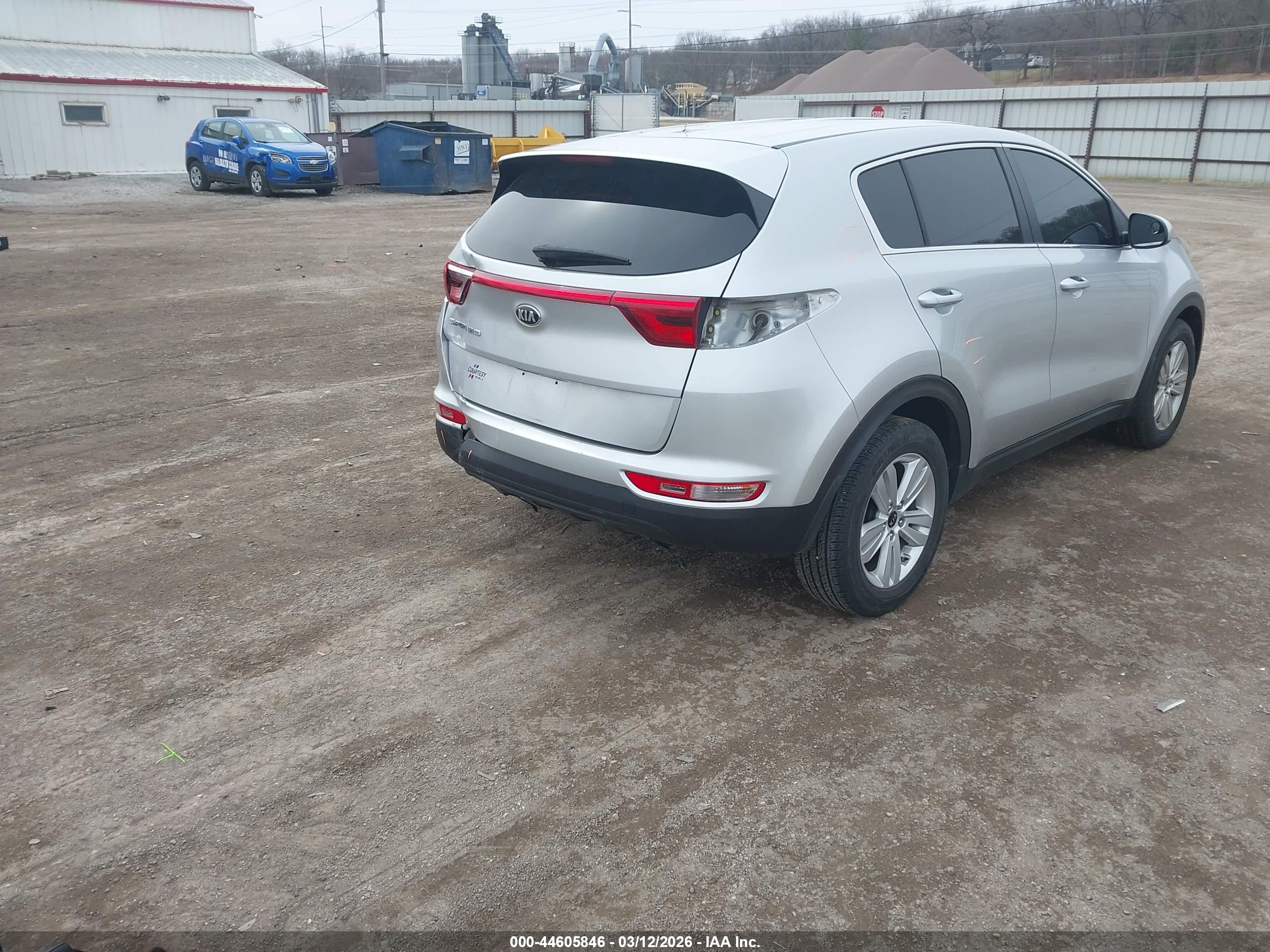 KIA SPORTAGE image 4