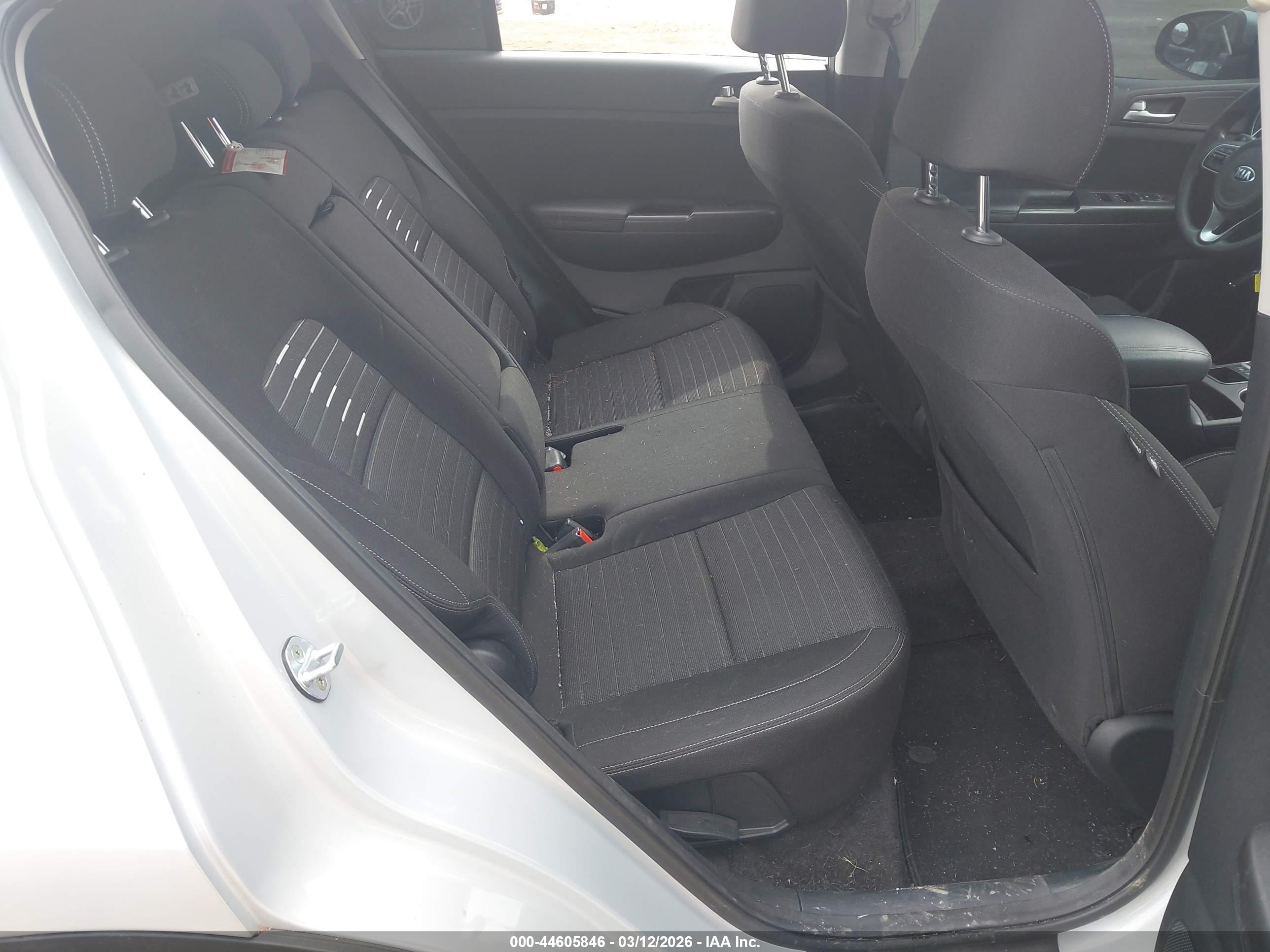 KIA SPORTAGE image 8