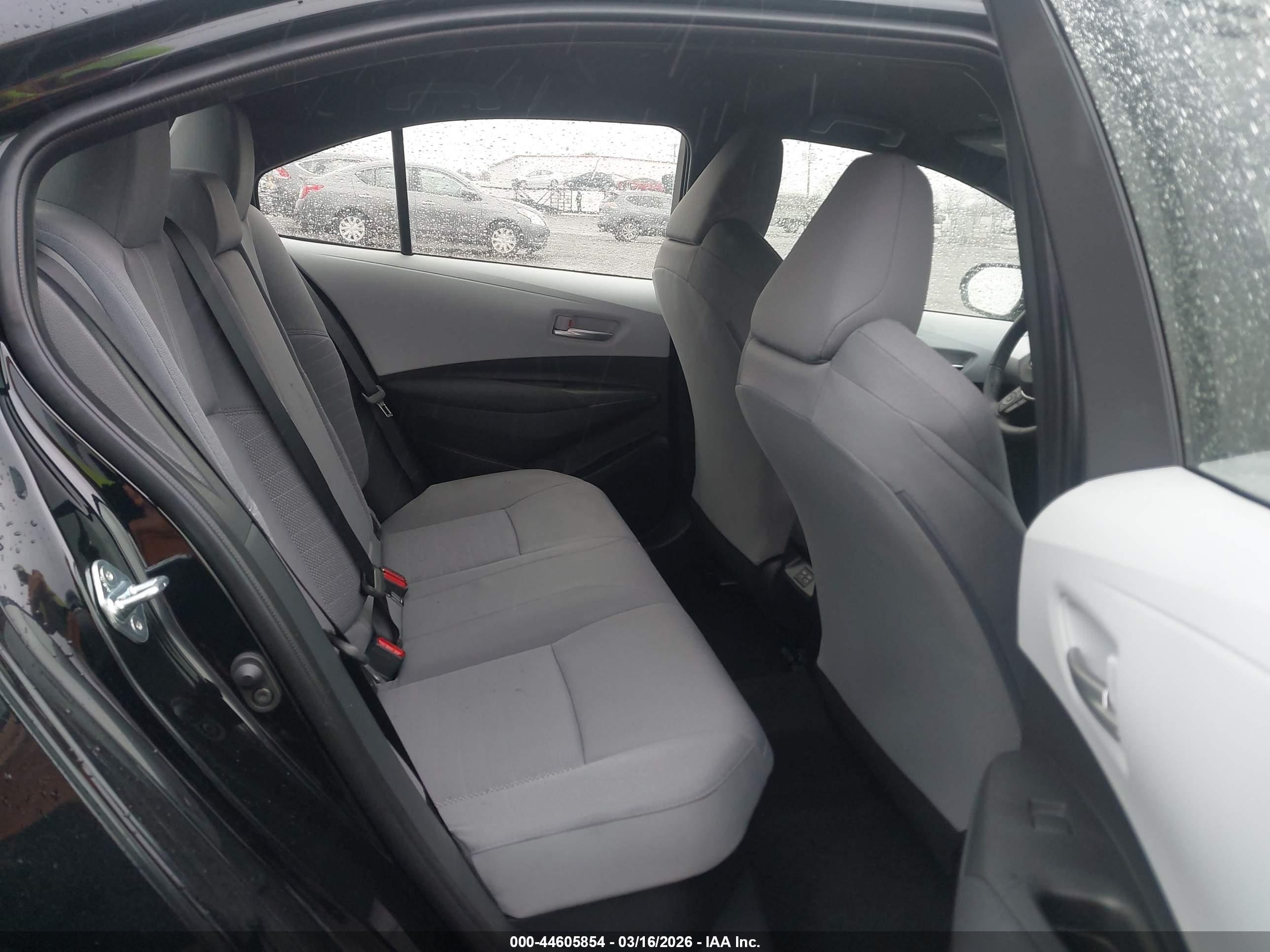 TOYOTA COROLLA image 8