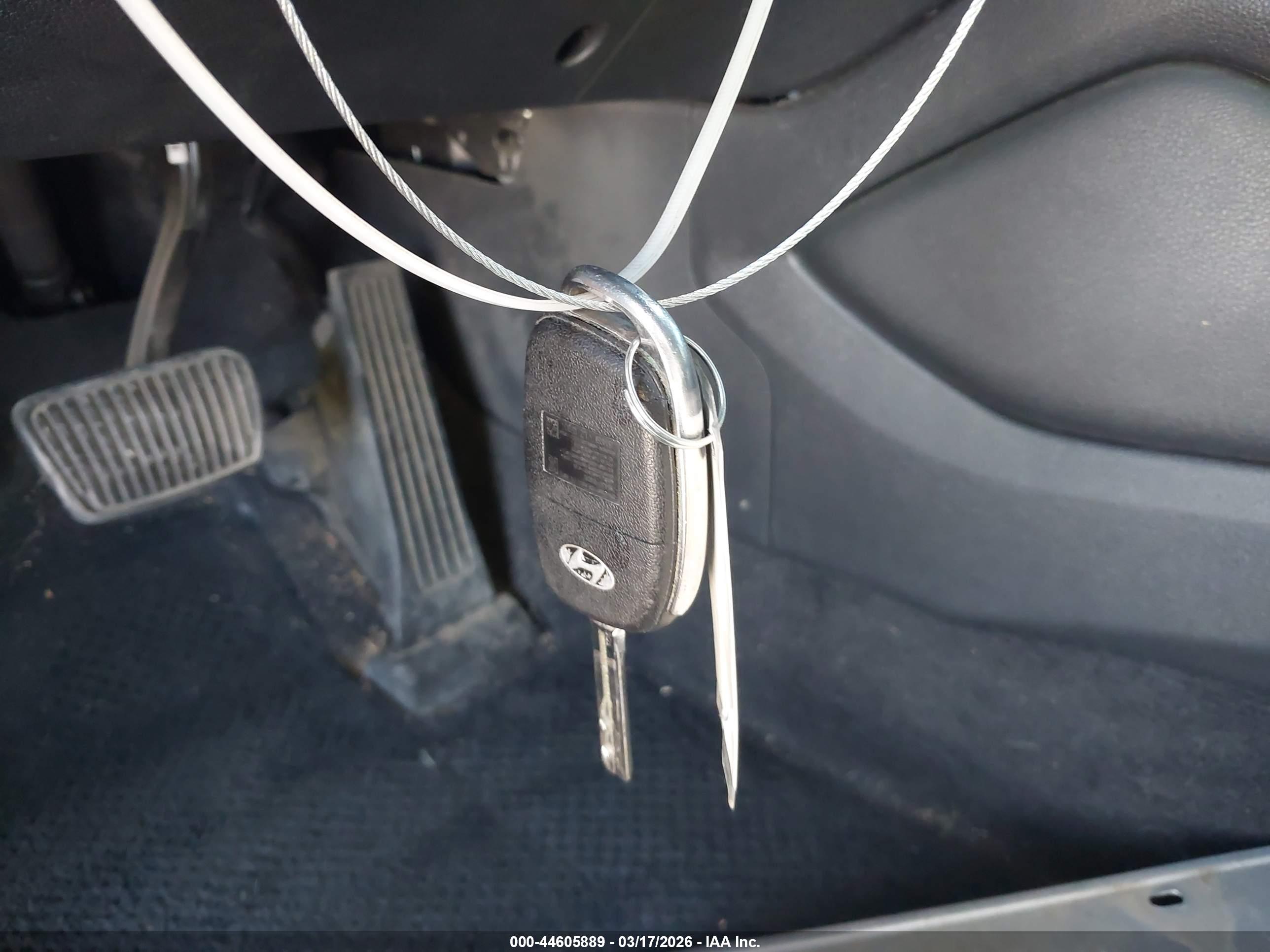 HYUNDAI TUCSON image 11