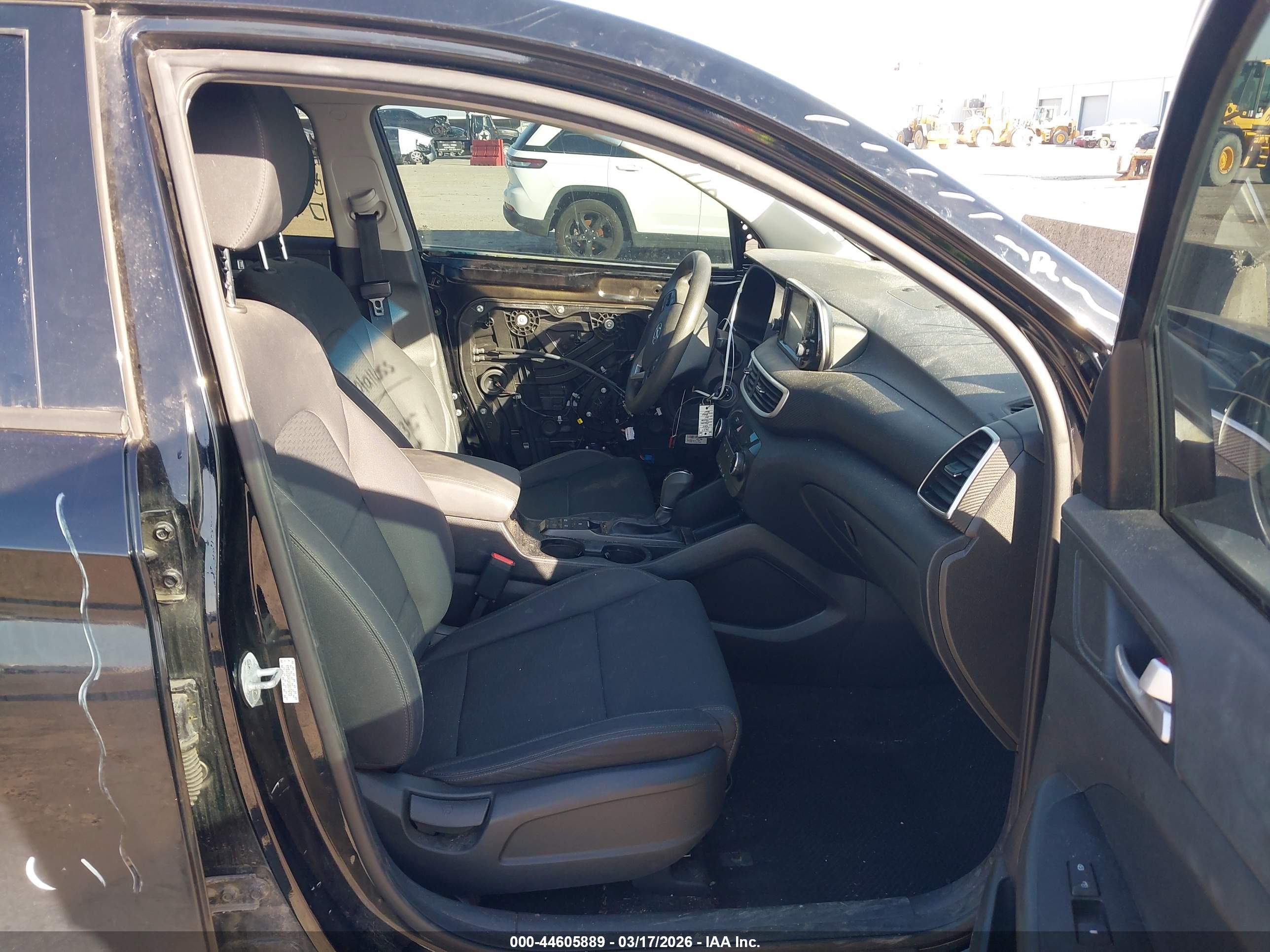 HYUNDAI TUCSON image 5