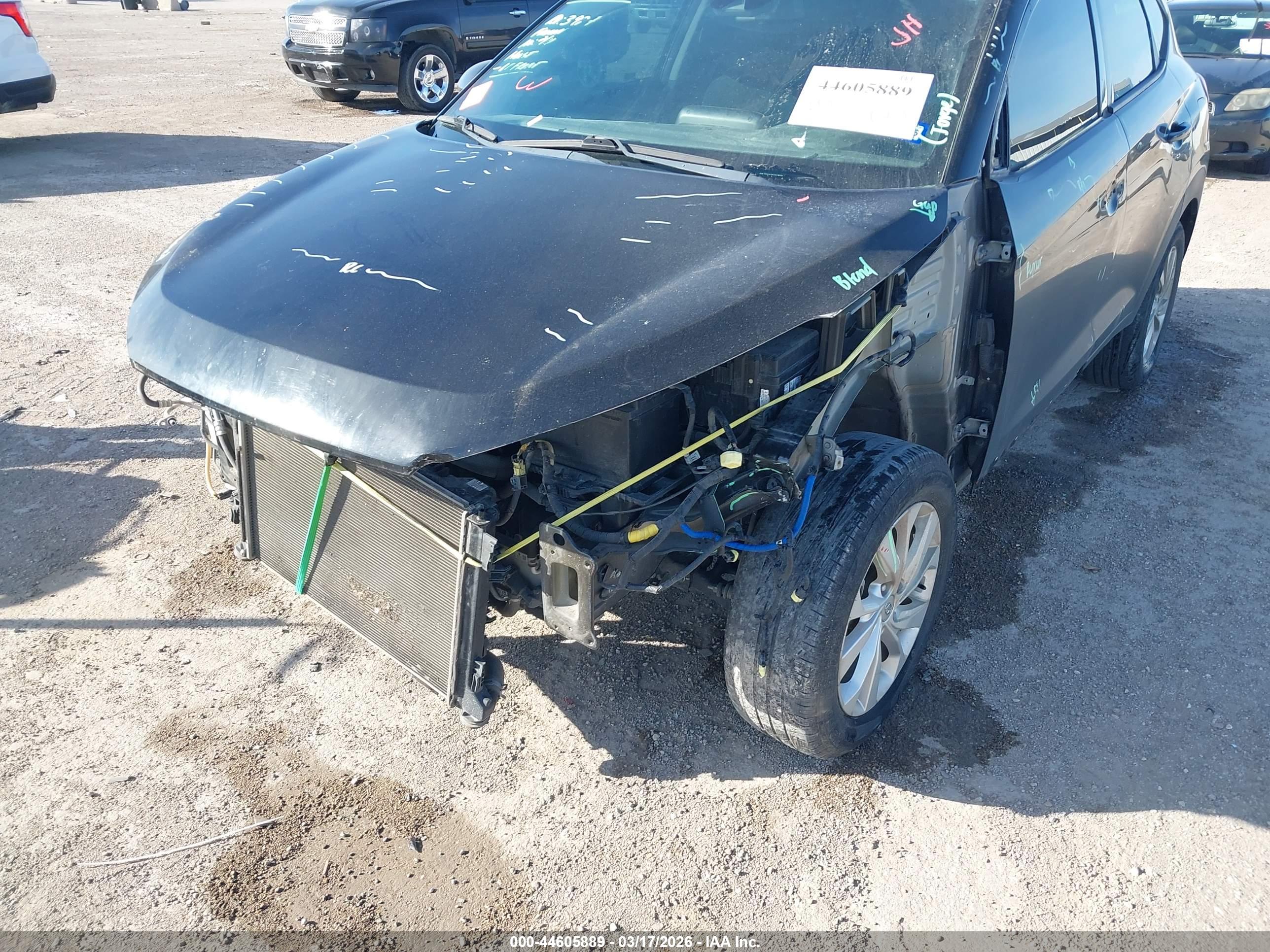 HYUNDAI TUCSON image 6