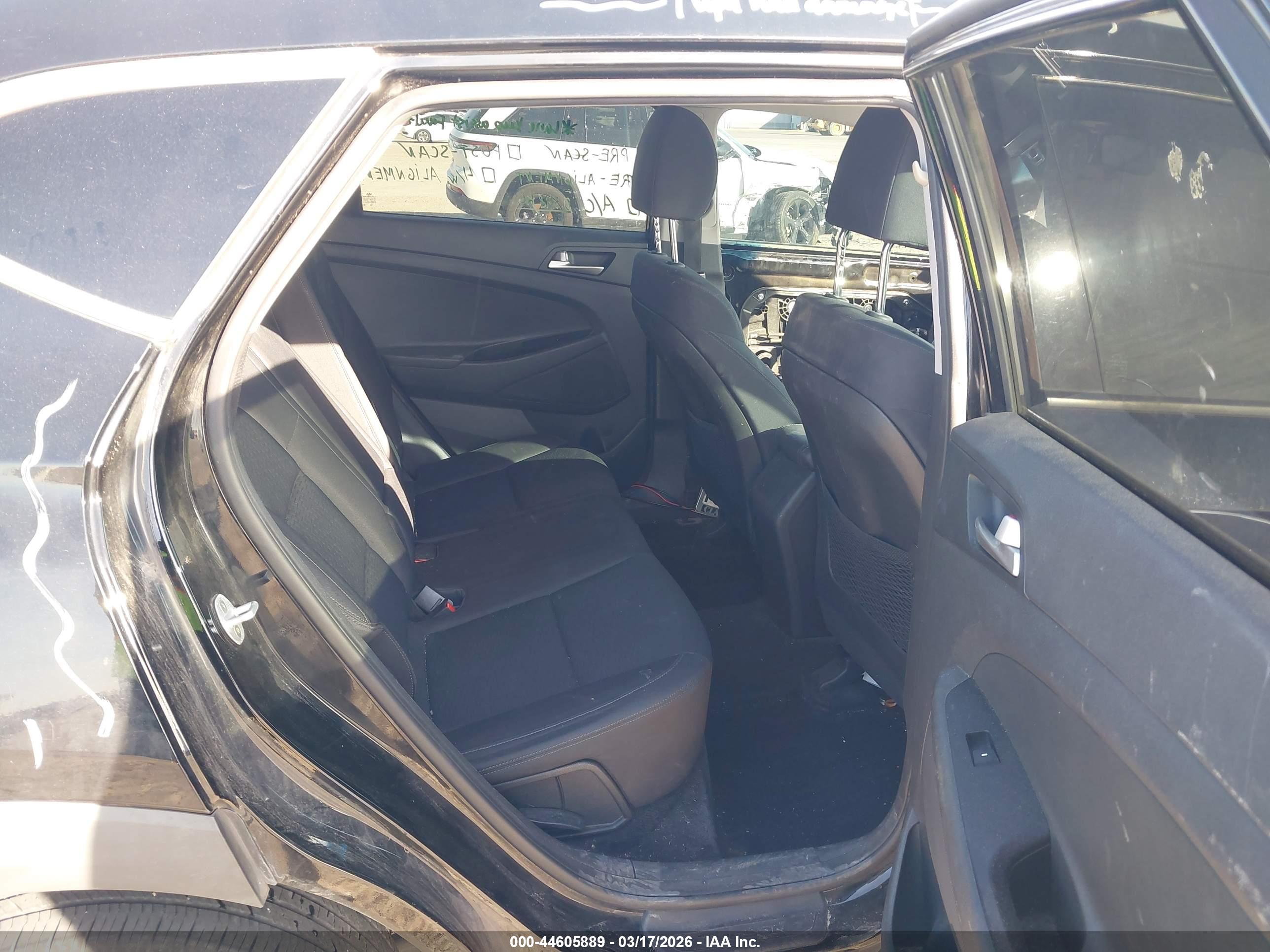 HYUNDAI TUCSON image 8