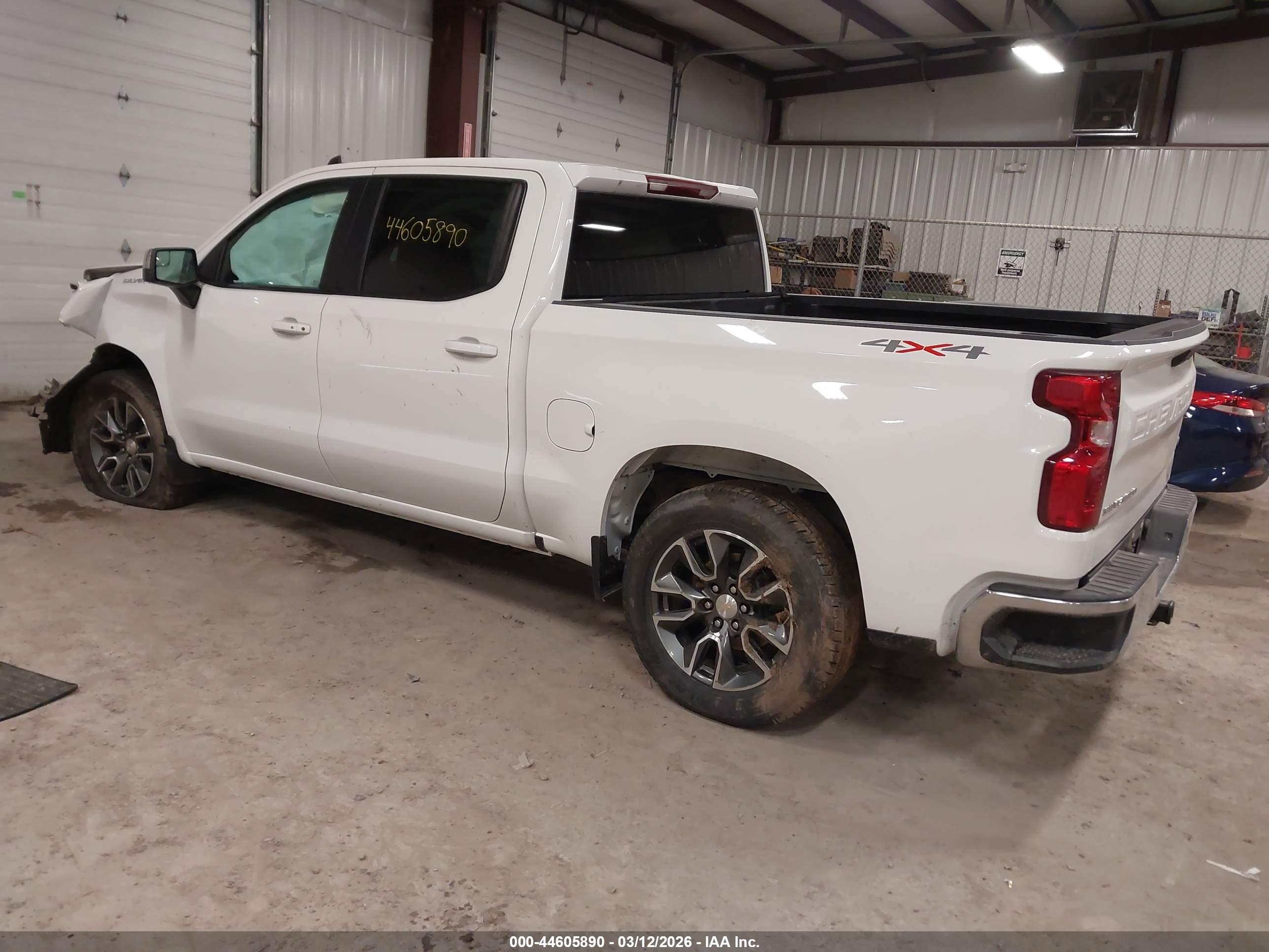 CHEVROLET SILVERADO image 3