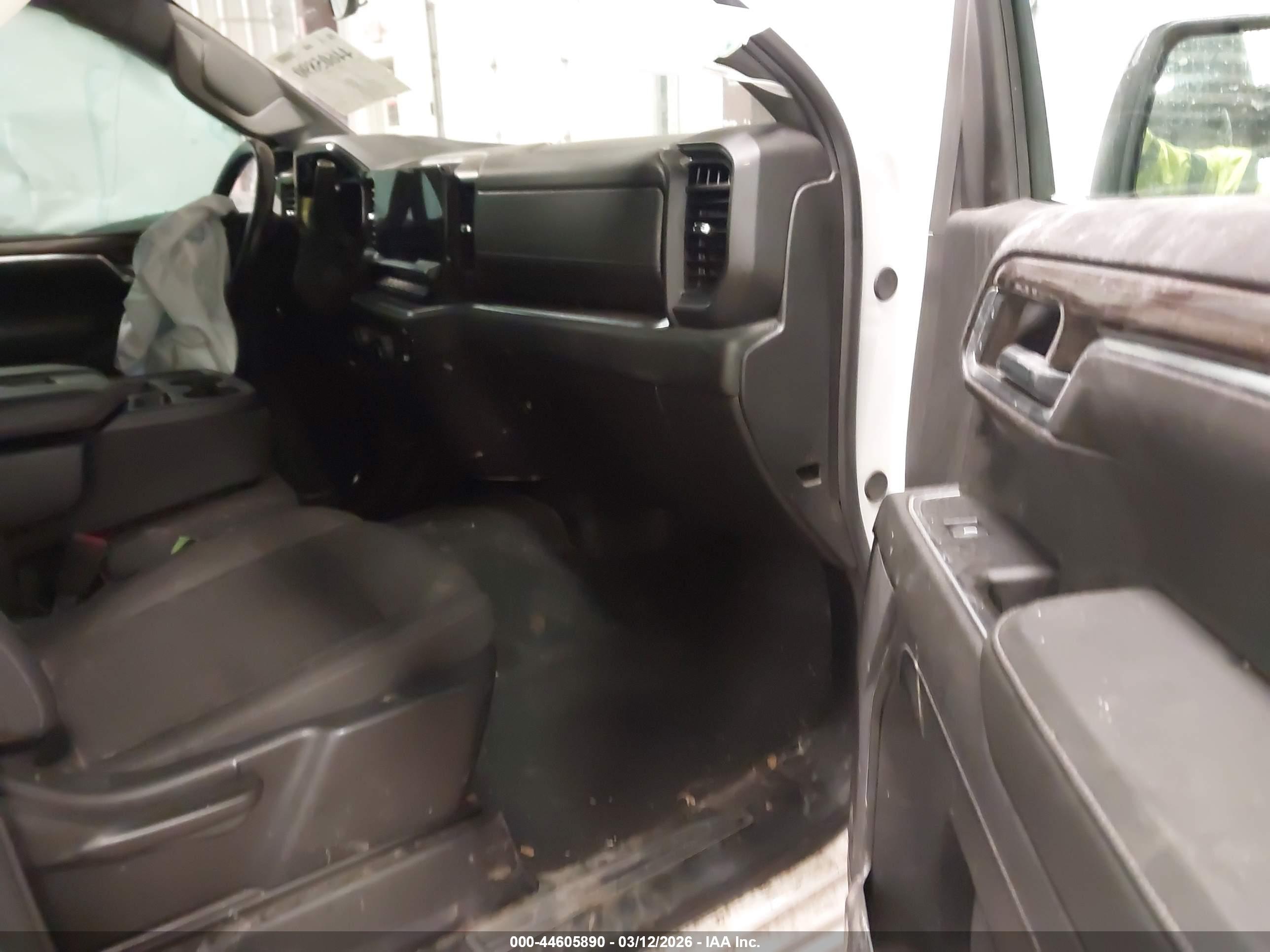 CHEVROLET SILVERADO image 5