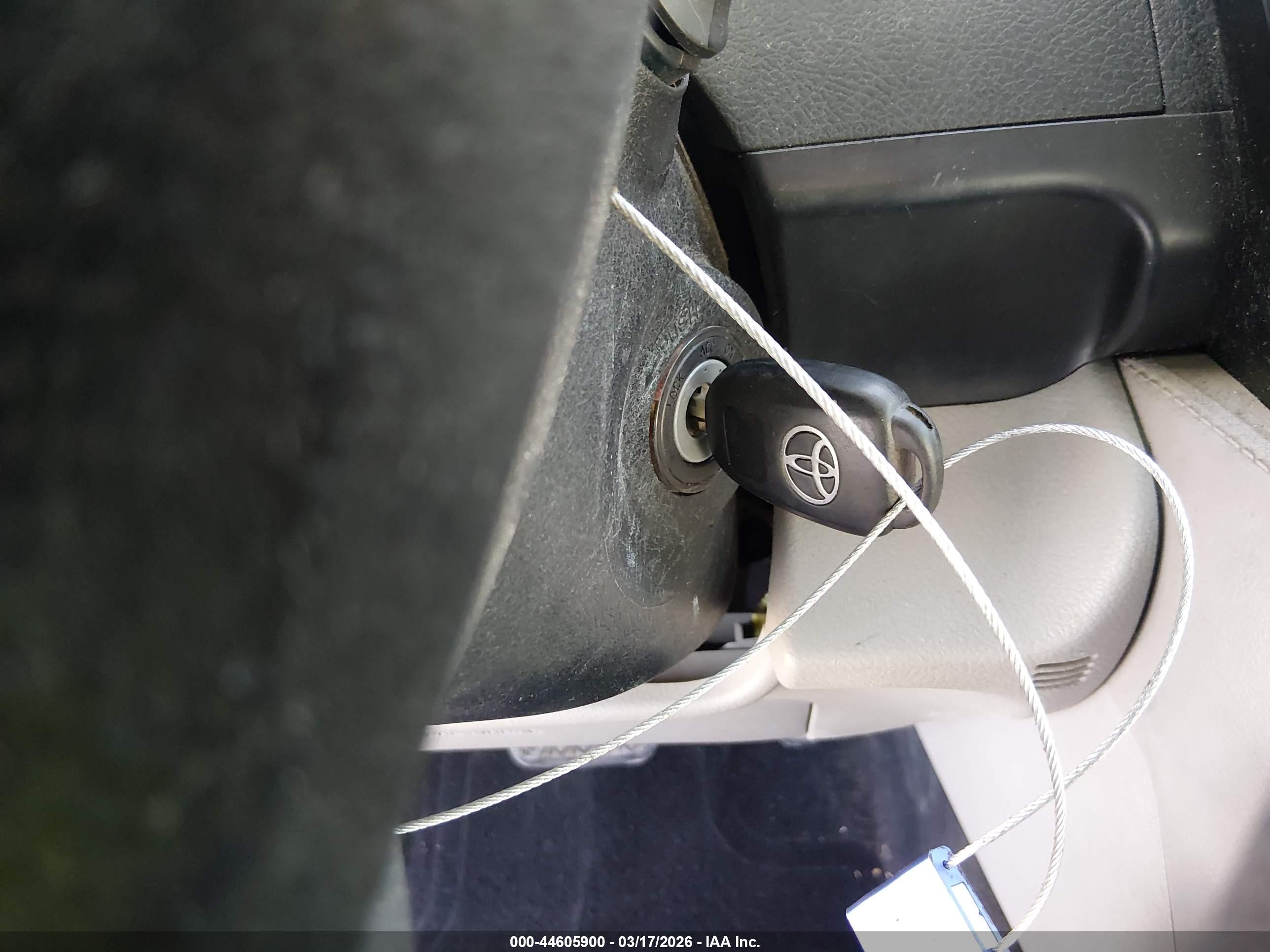 TOYOTA CAMRY image 11