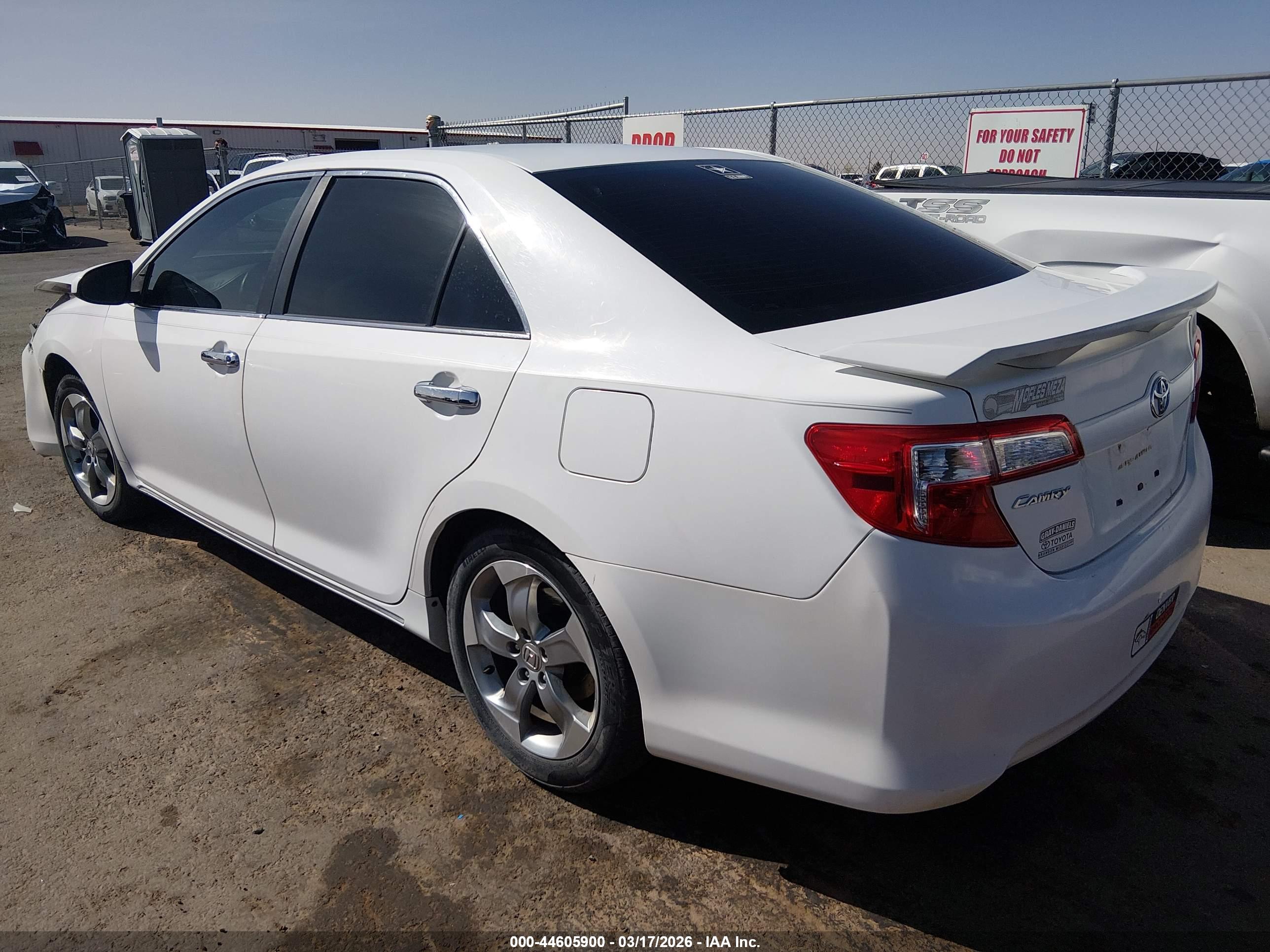 TOYOTA CAMRY image 3