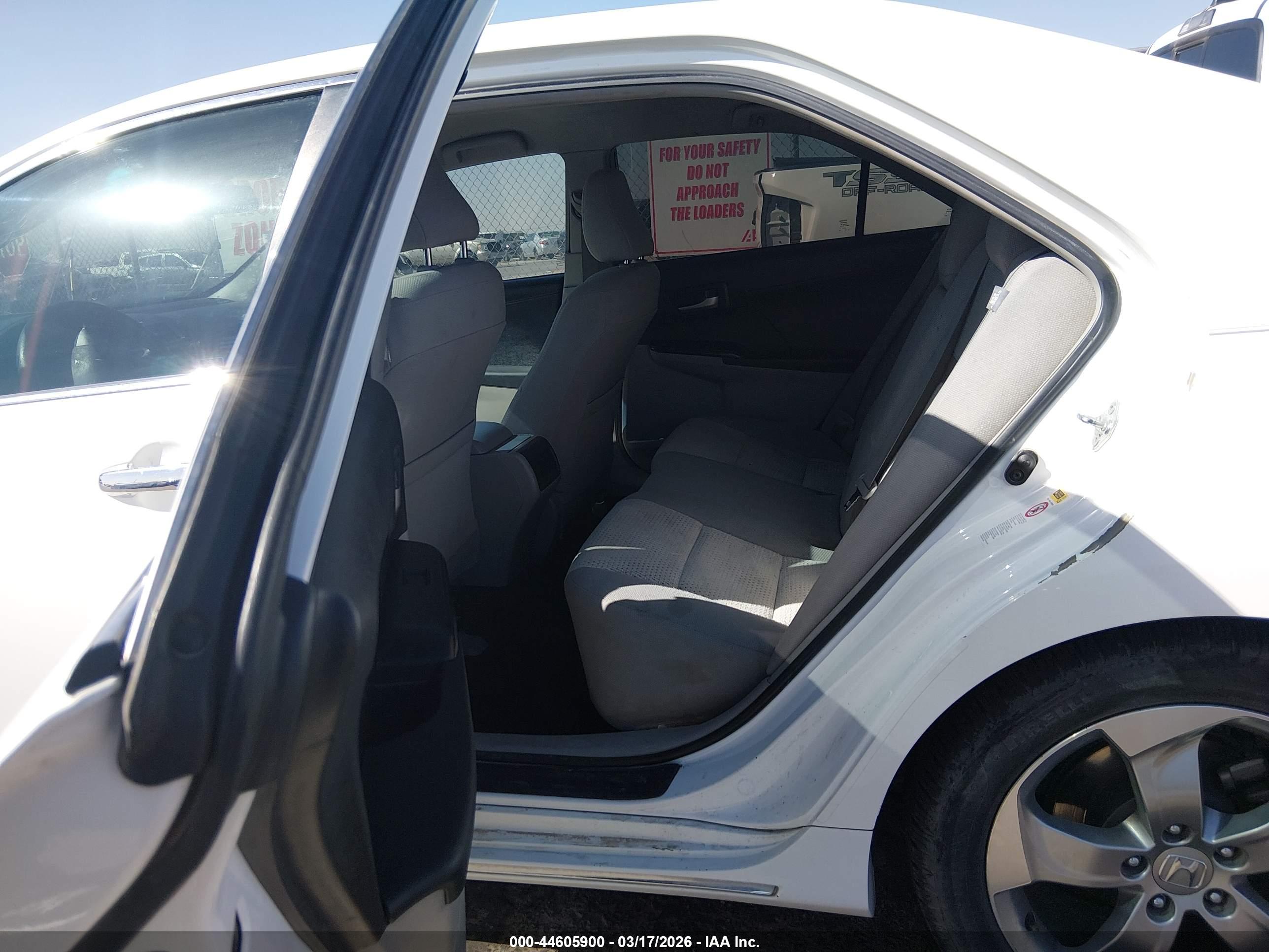 TOYOTA CAMRY image 8