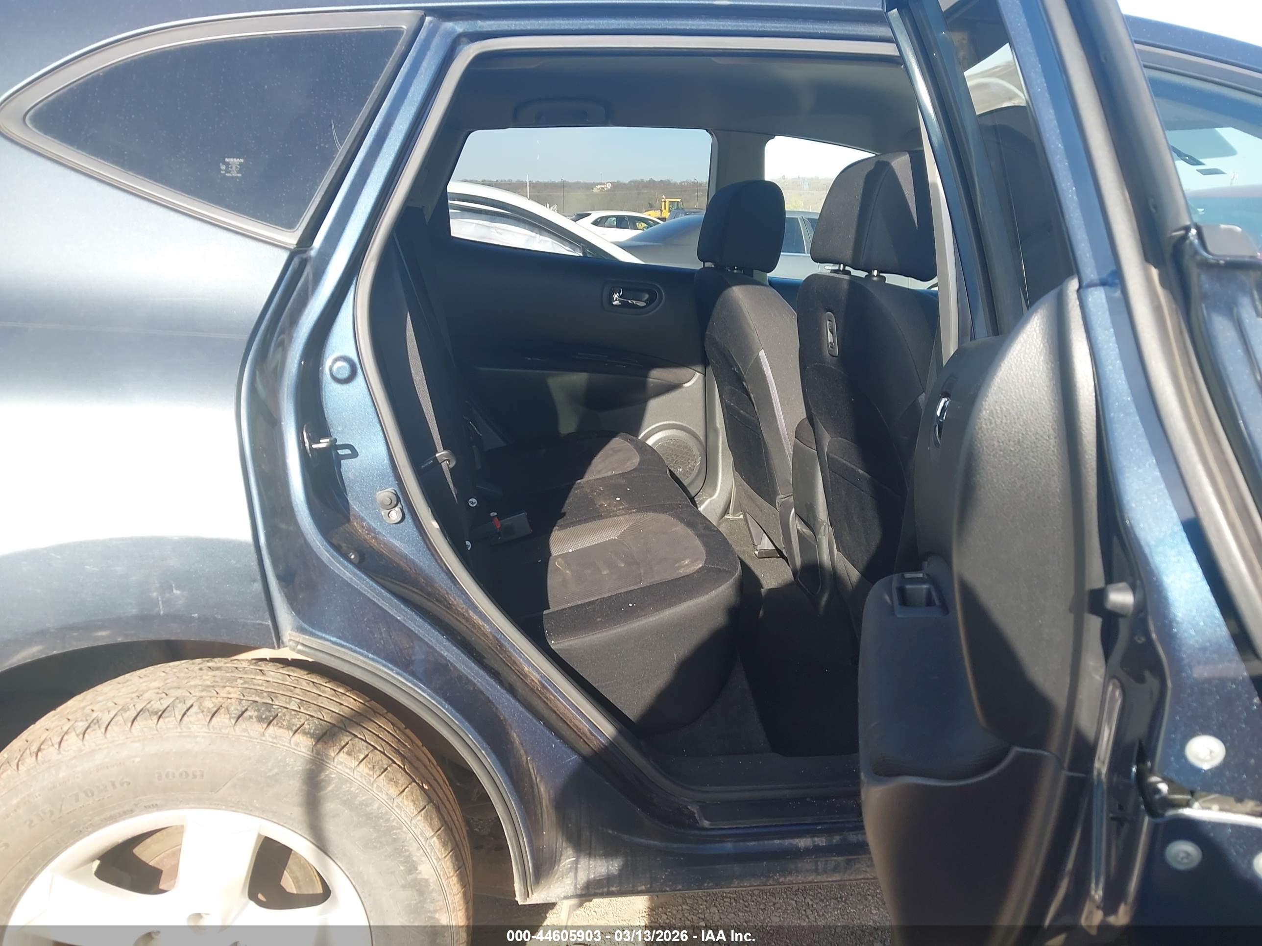 NISSAN ROGUE image 8