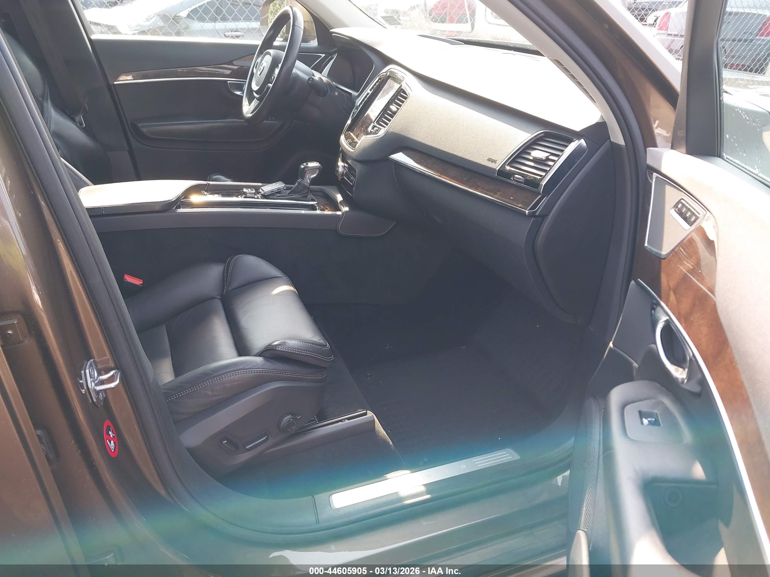VOLVO XC90 image 5