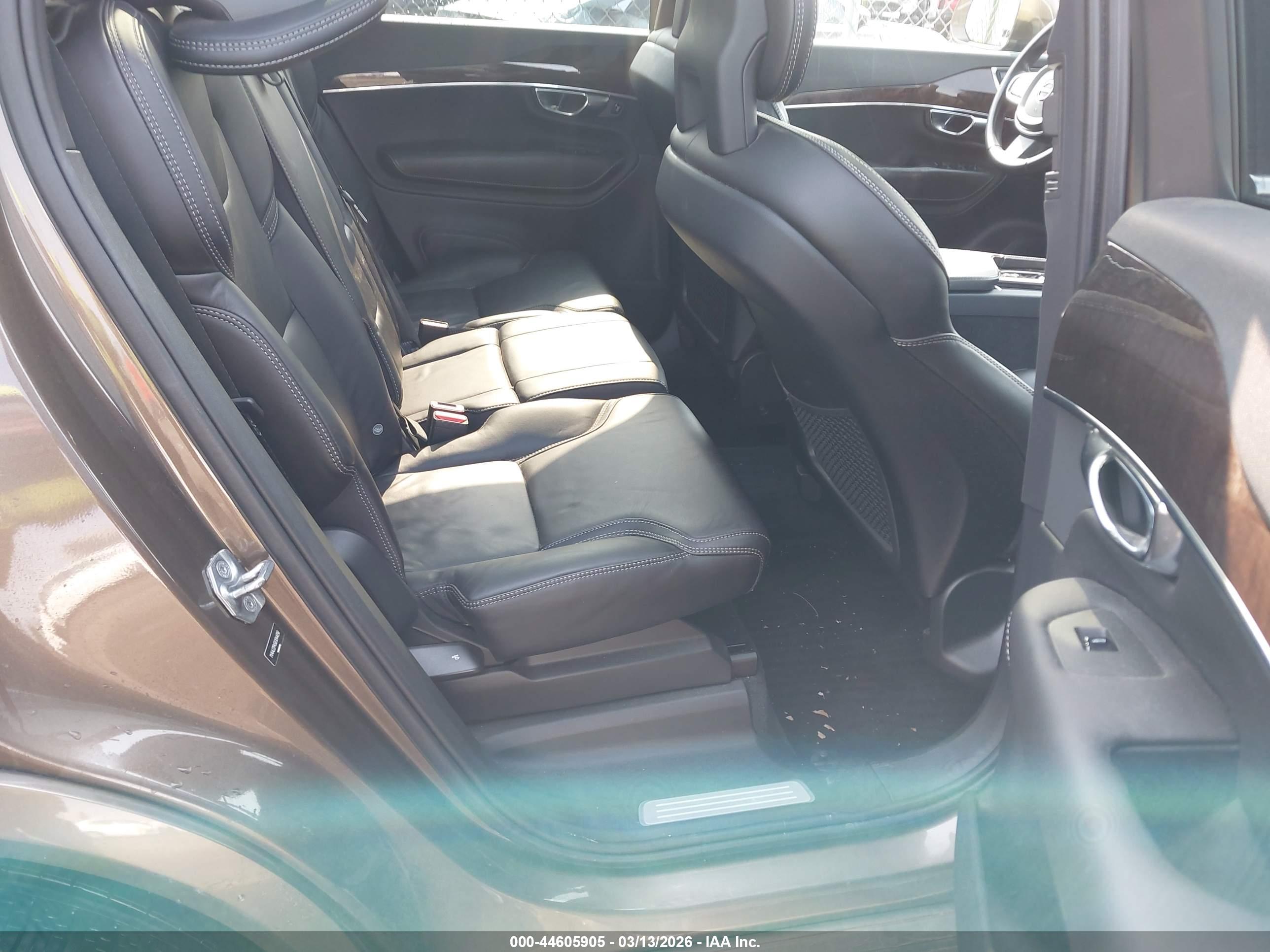 VOLVO XC90 image 8
