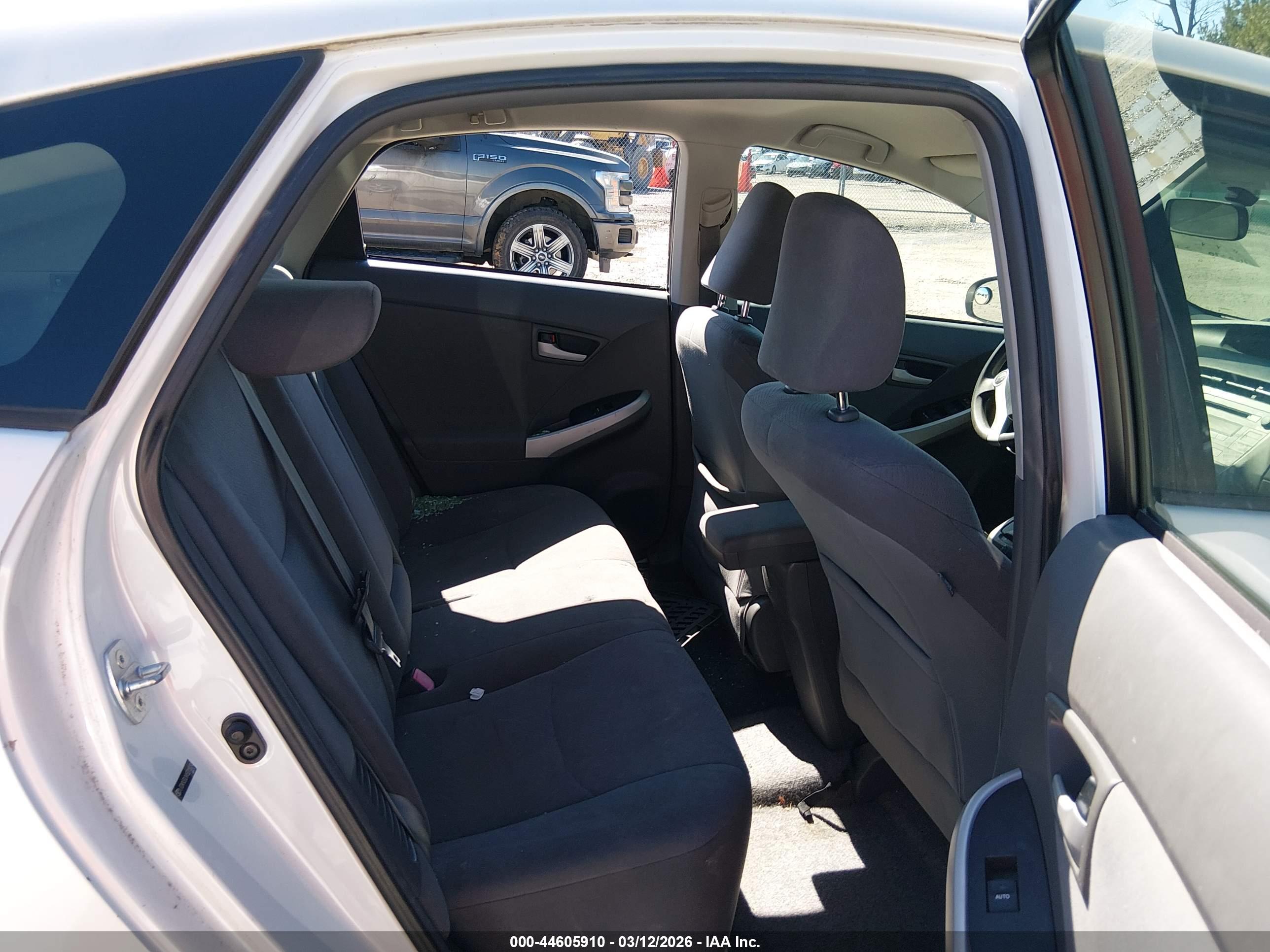 TOYOTA PRIUS image 8