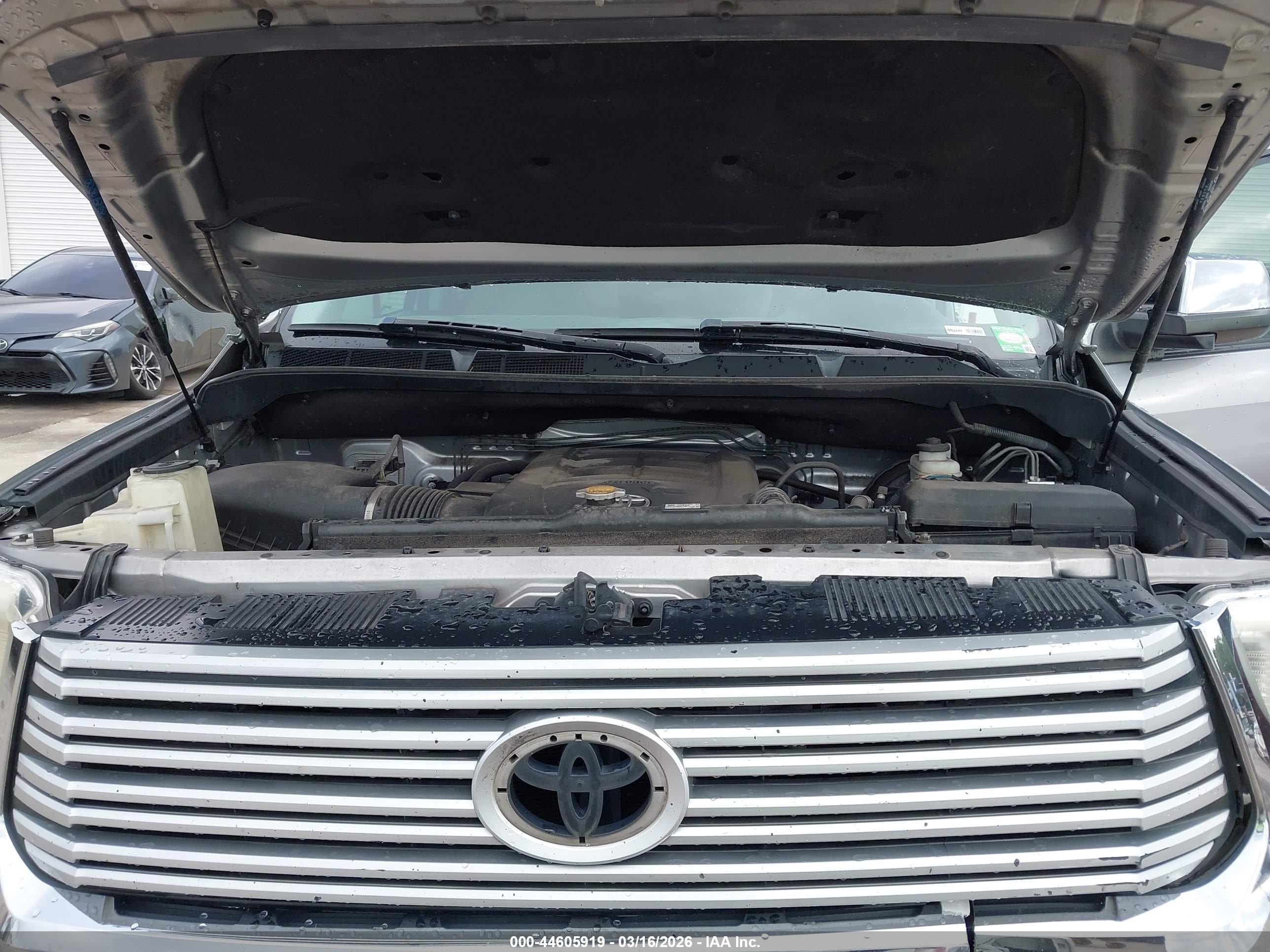 TOYOTA TUNDRA image 10