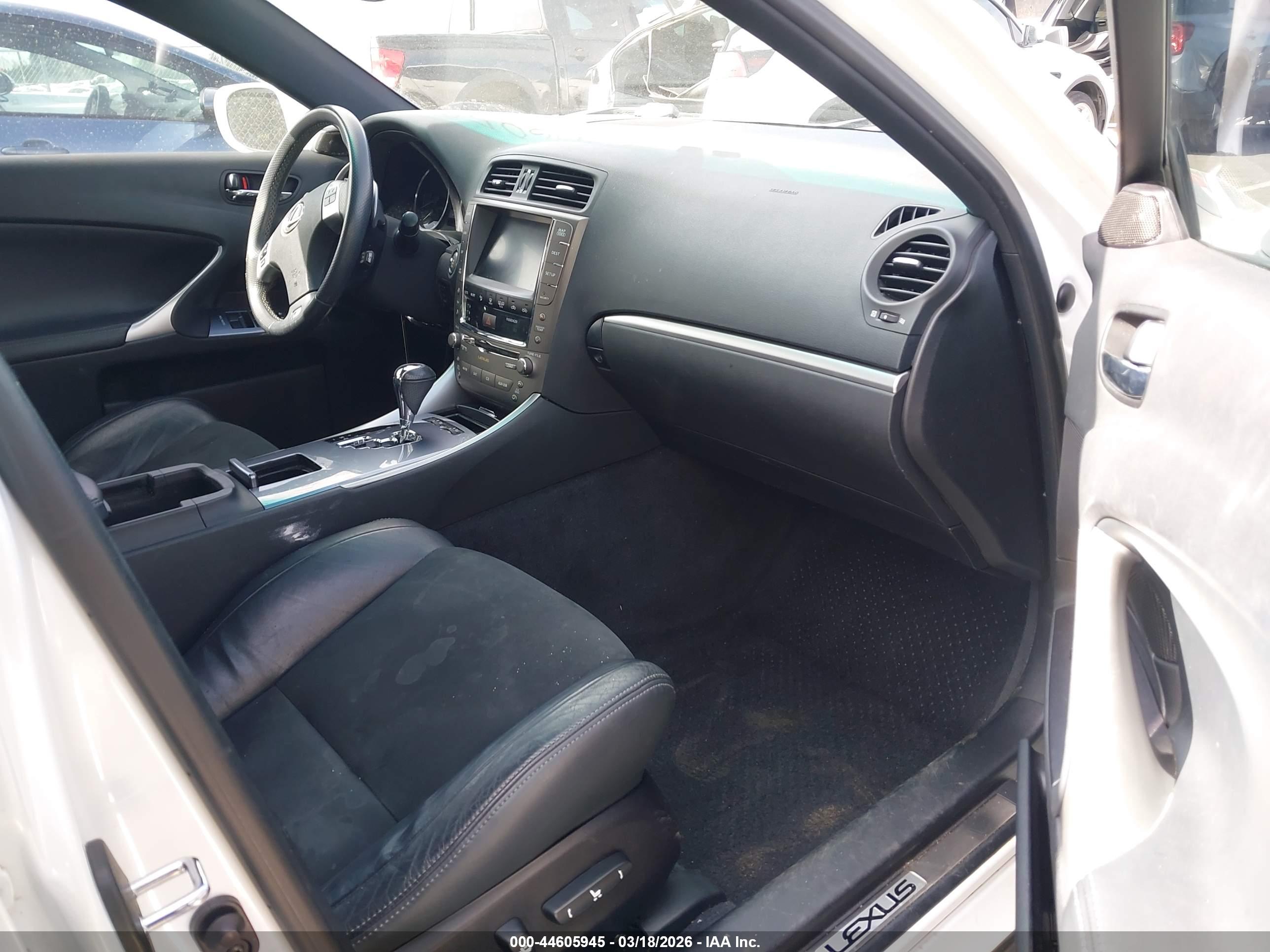 LEXUS IS image 5