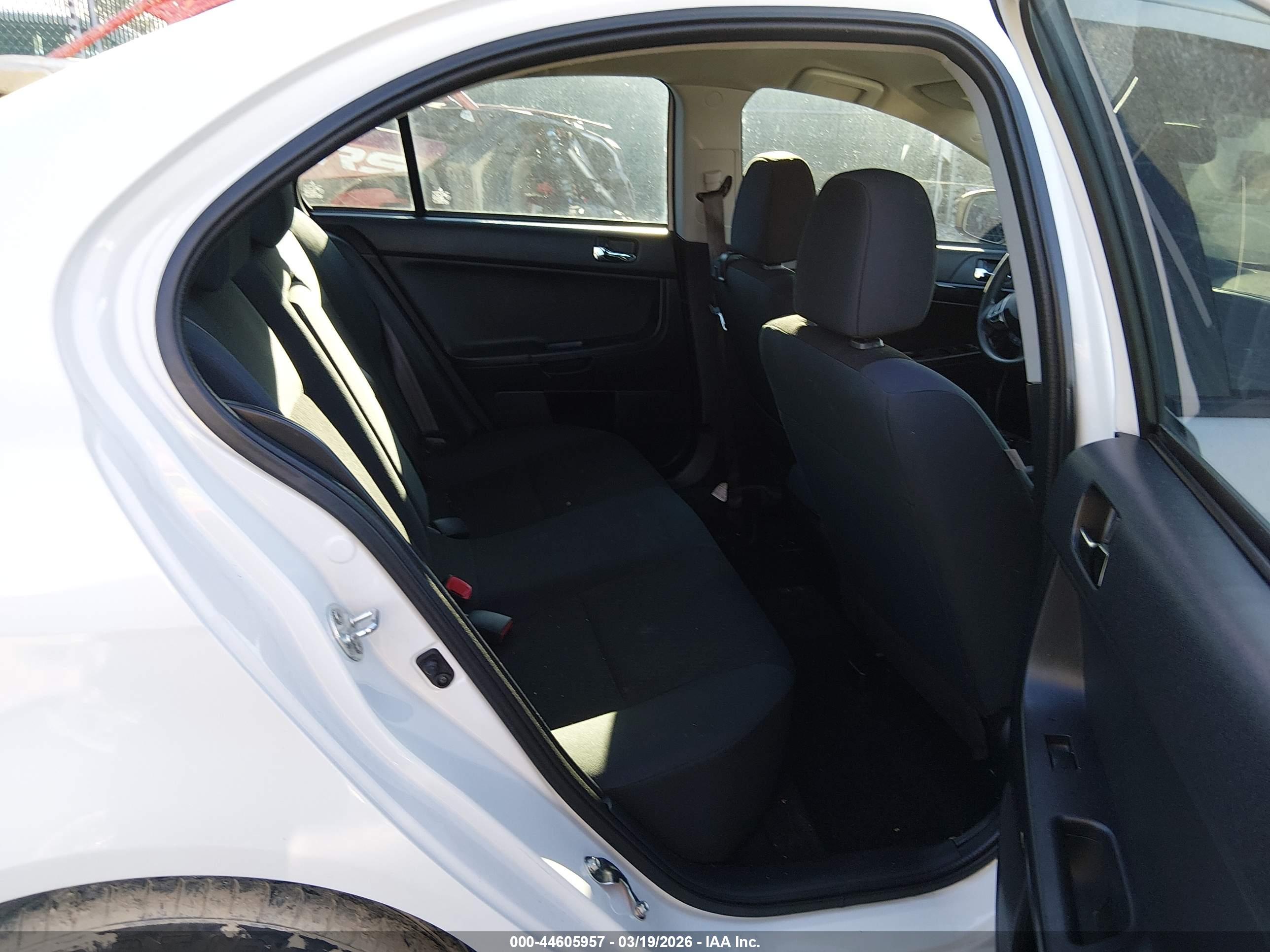 MITSUBISHI LANCER image 8