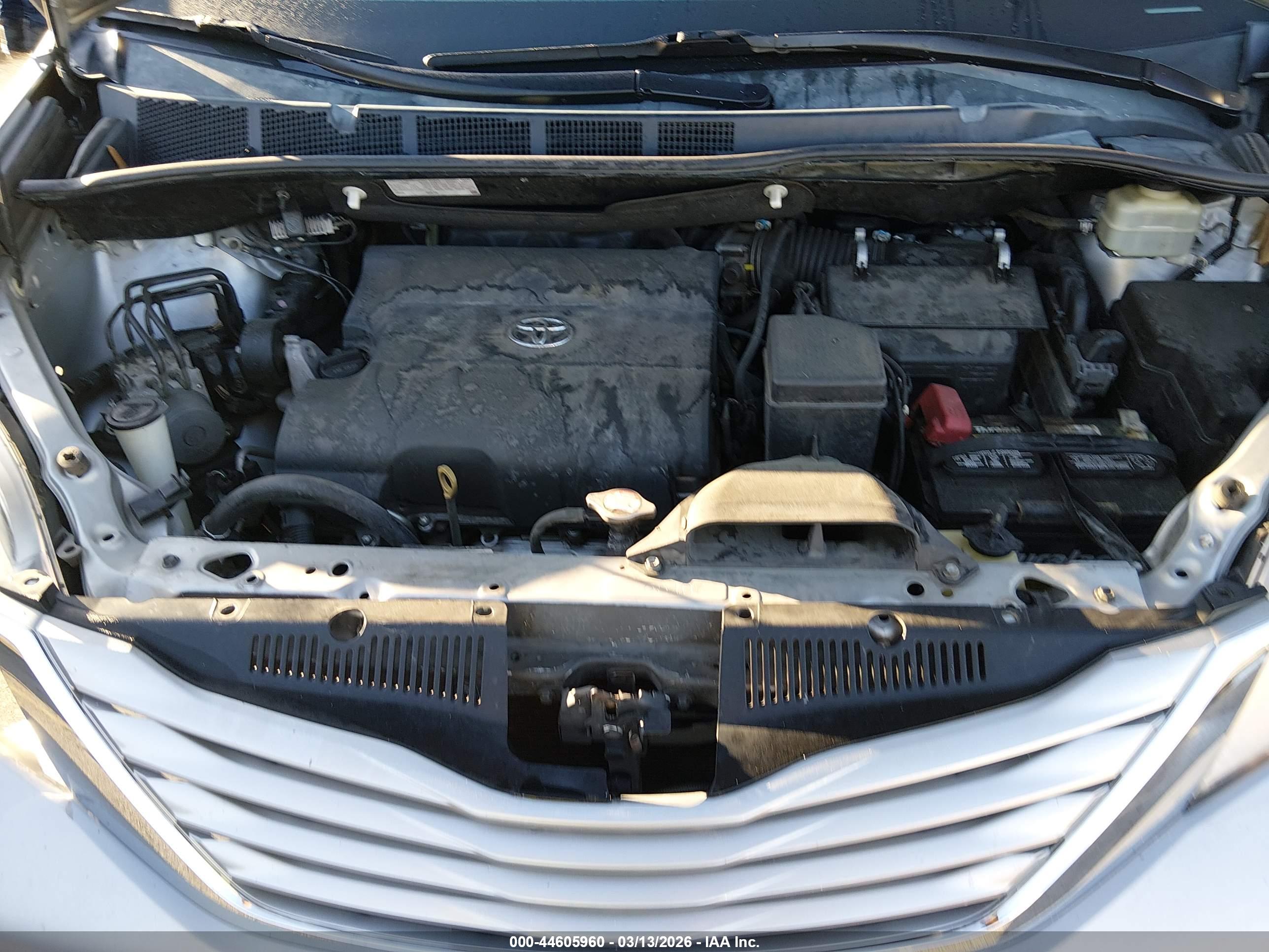 TOYOTA SIENNA image 10