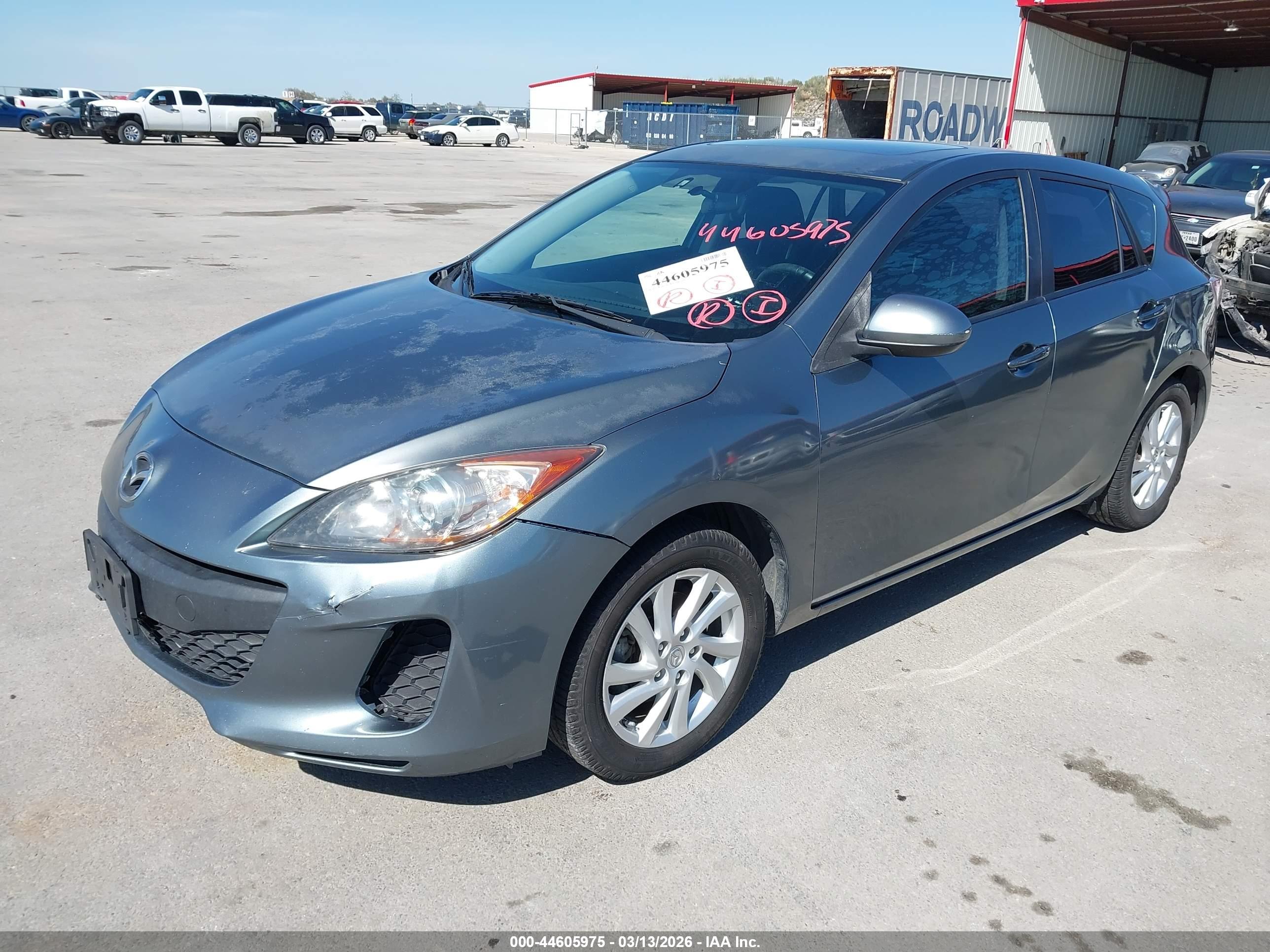 MAZDA MAZDA3 image 2