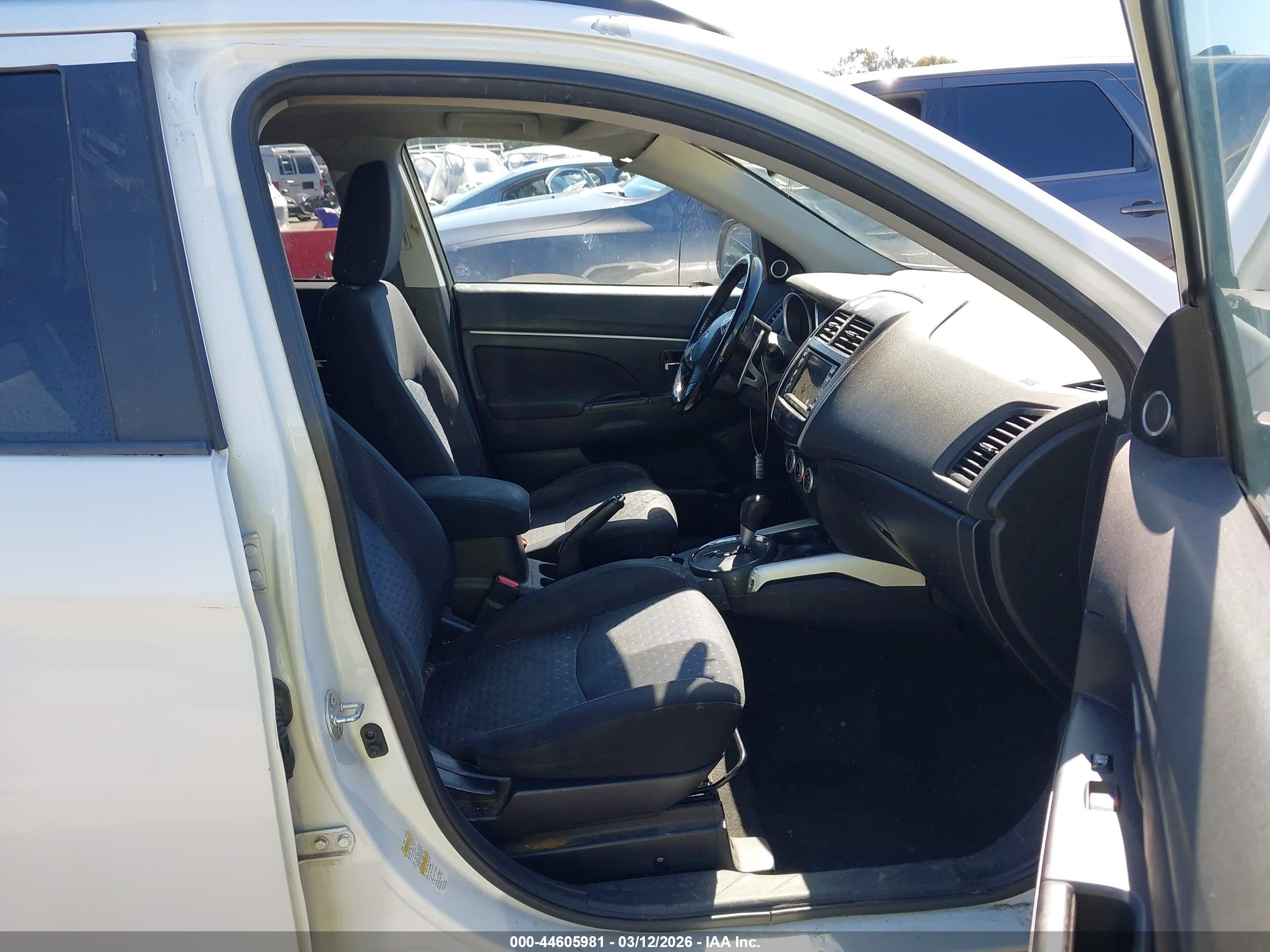 MITSUBISHI OUTLANDER image 5