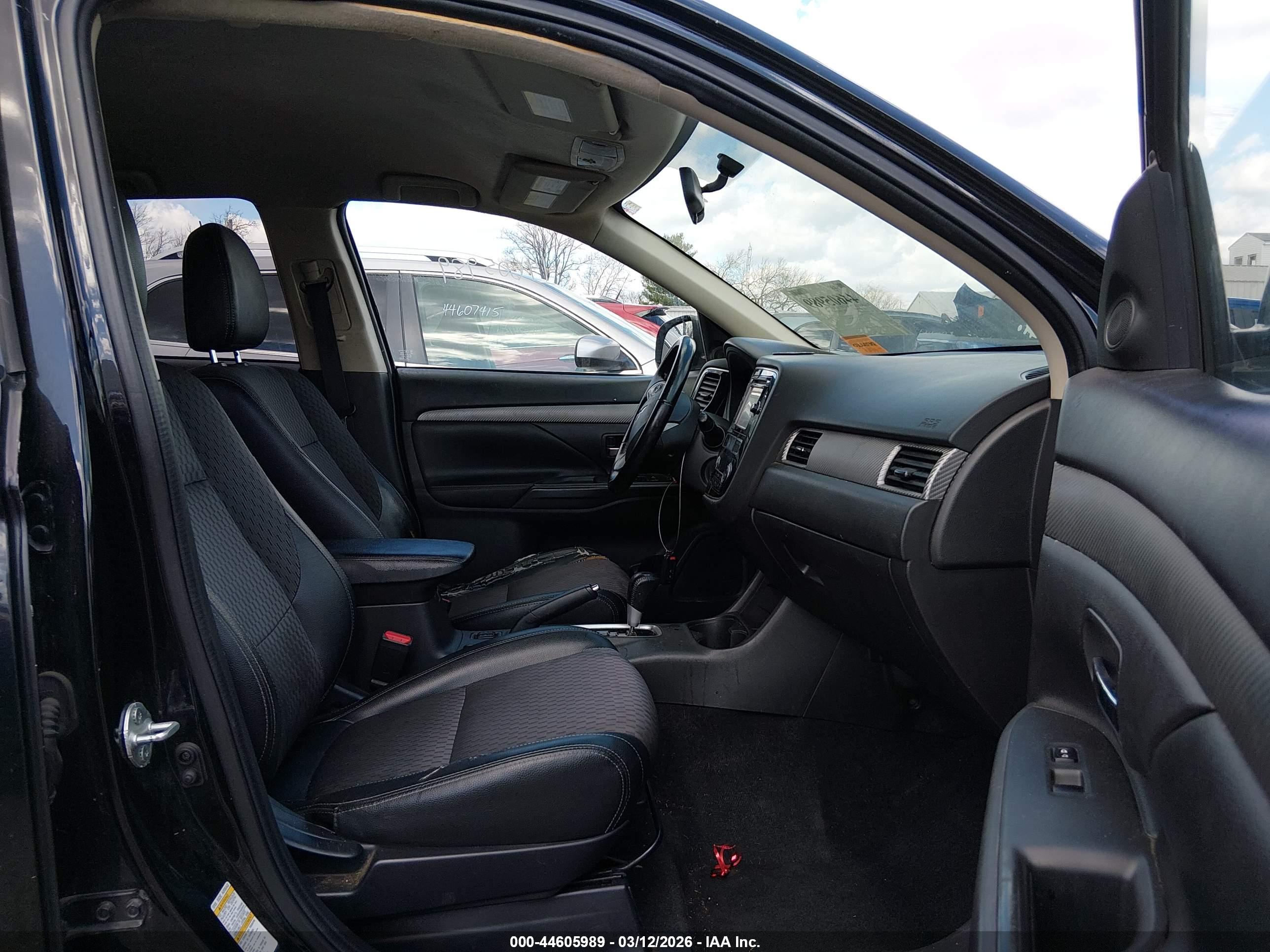 MITSUBISHI OUTLANDER image 5