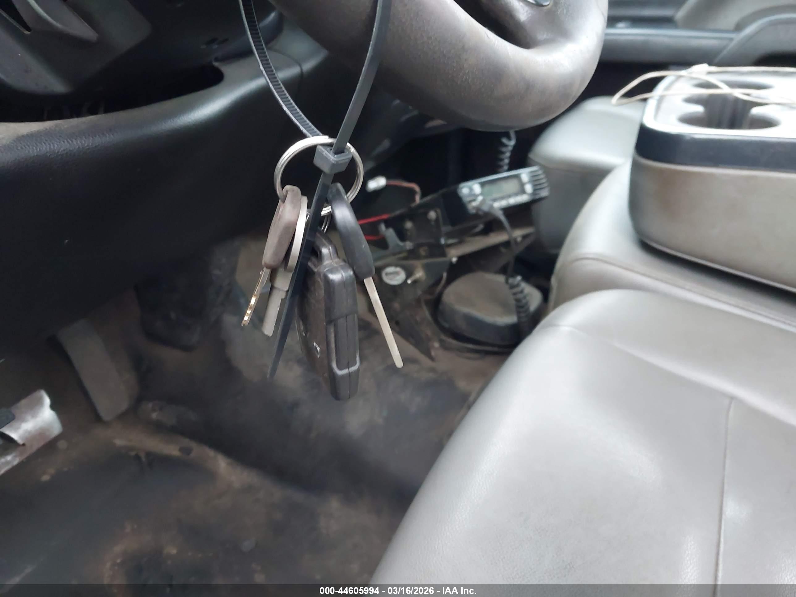 CHEVROLET SILVERADO image 11