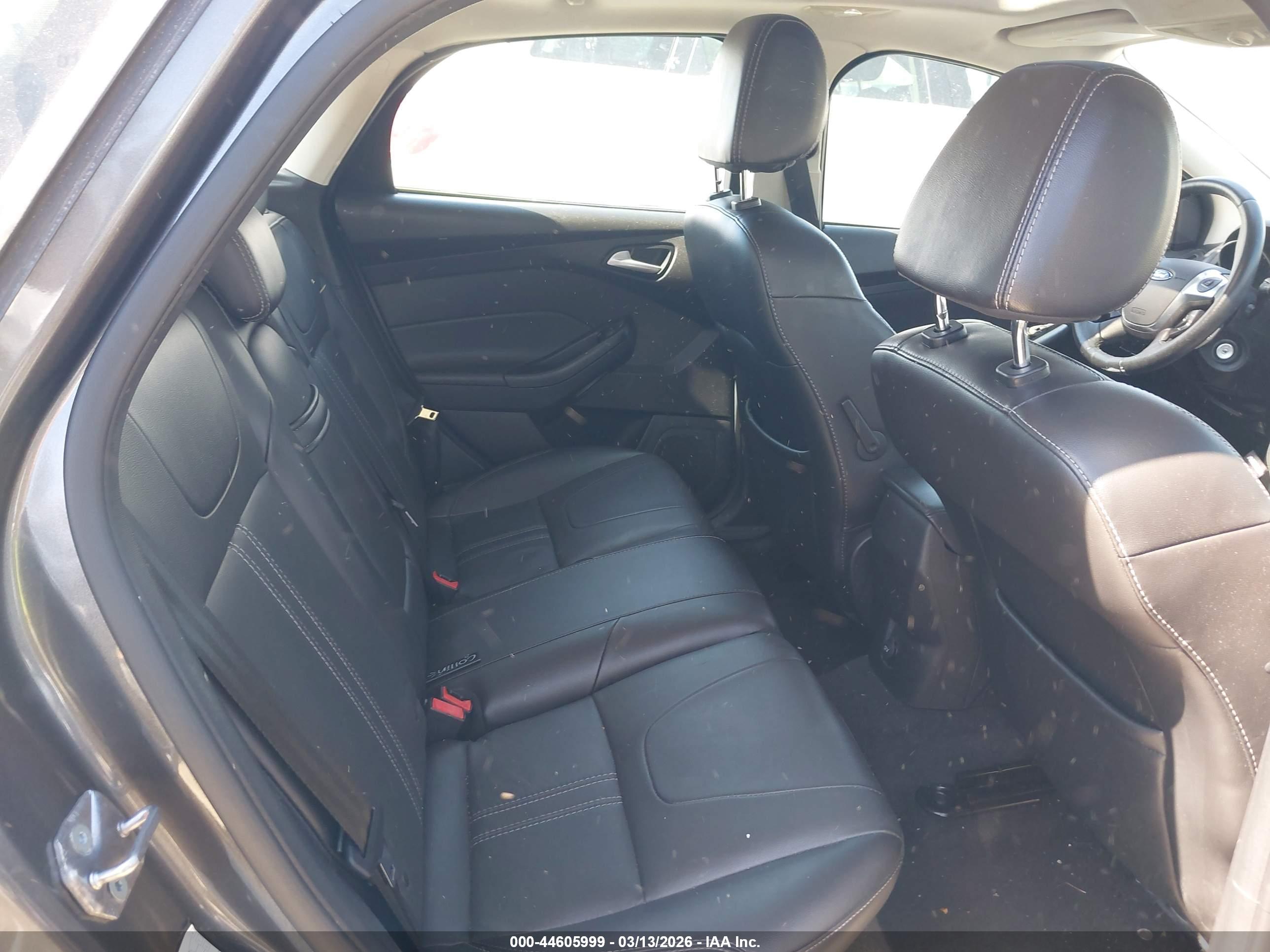 FORD FOCUS image 8