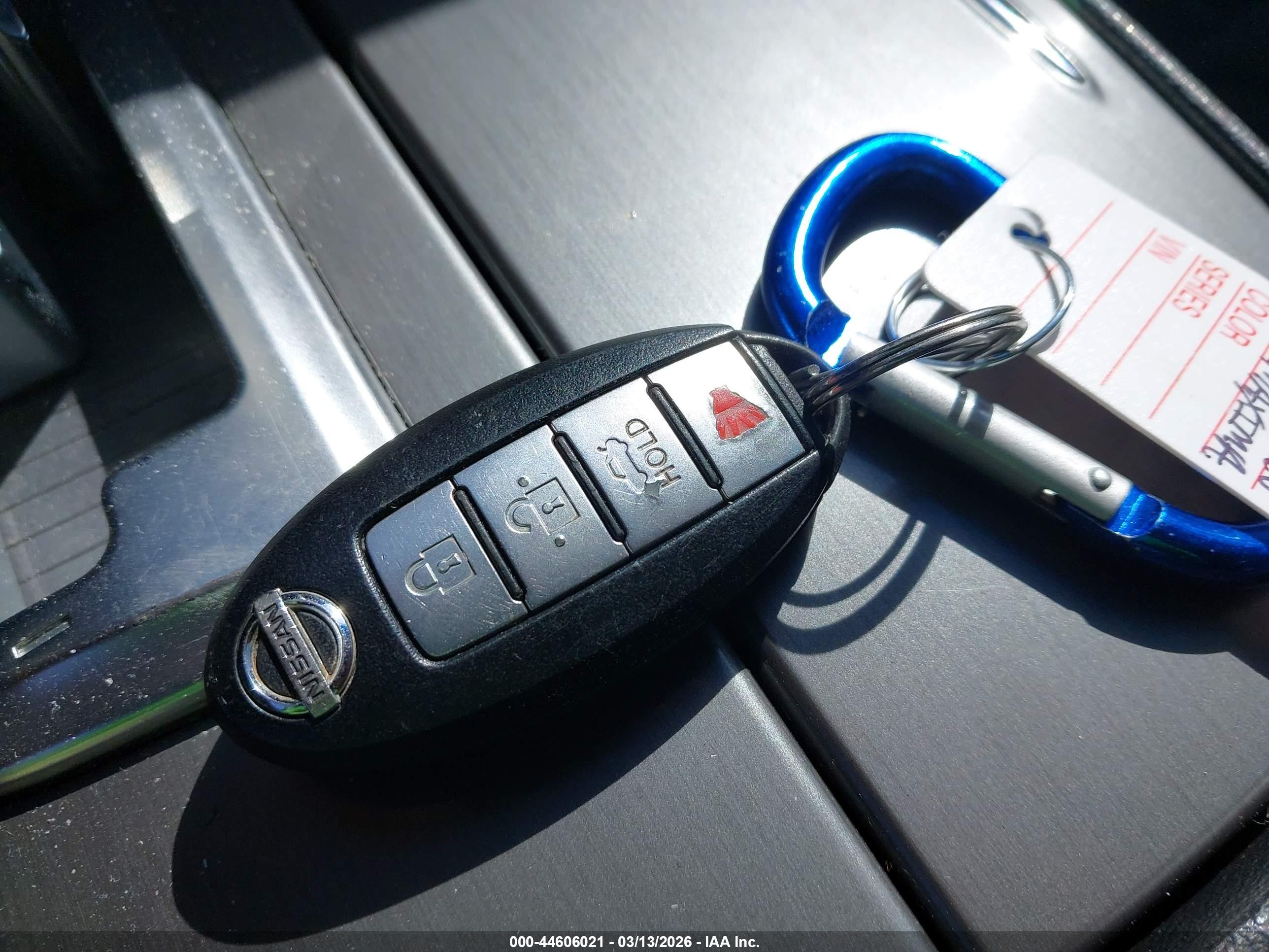 NISSAN MAXIMA image 11