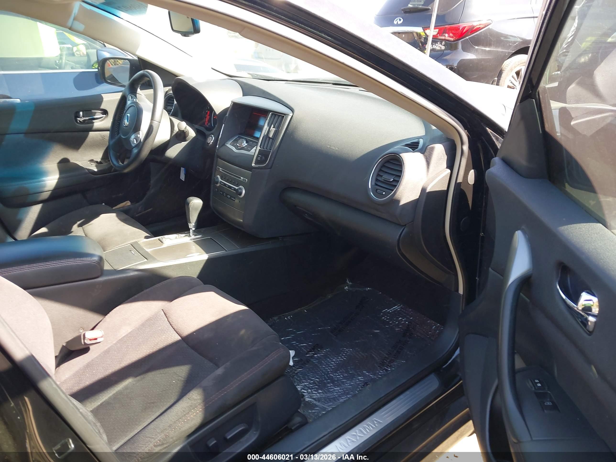 NISSAN MAXIMA image 5