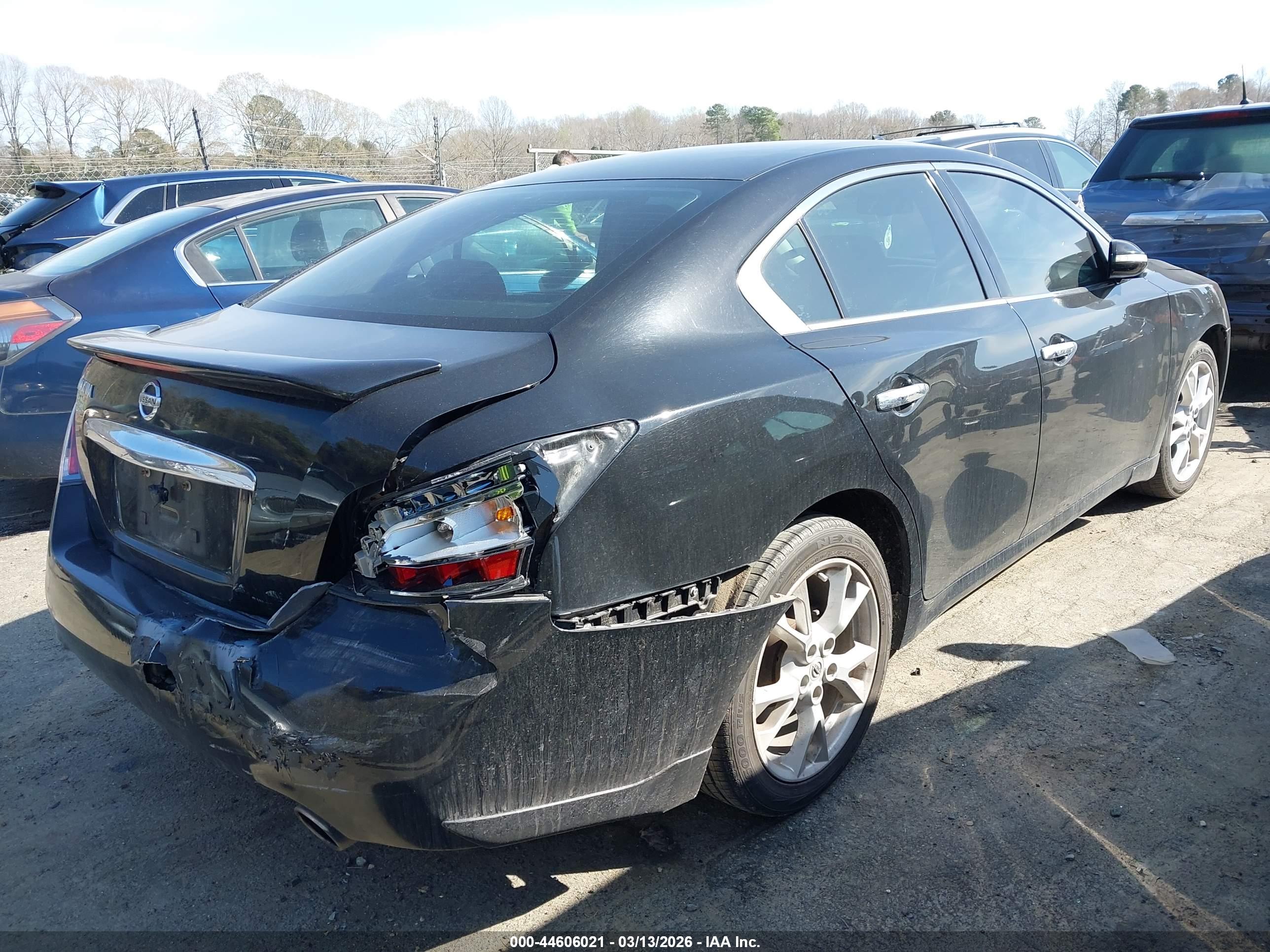 NISSAN MAXIMA image 6