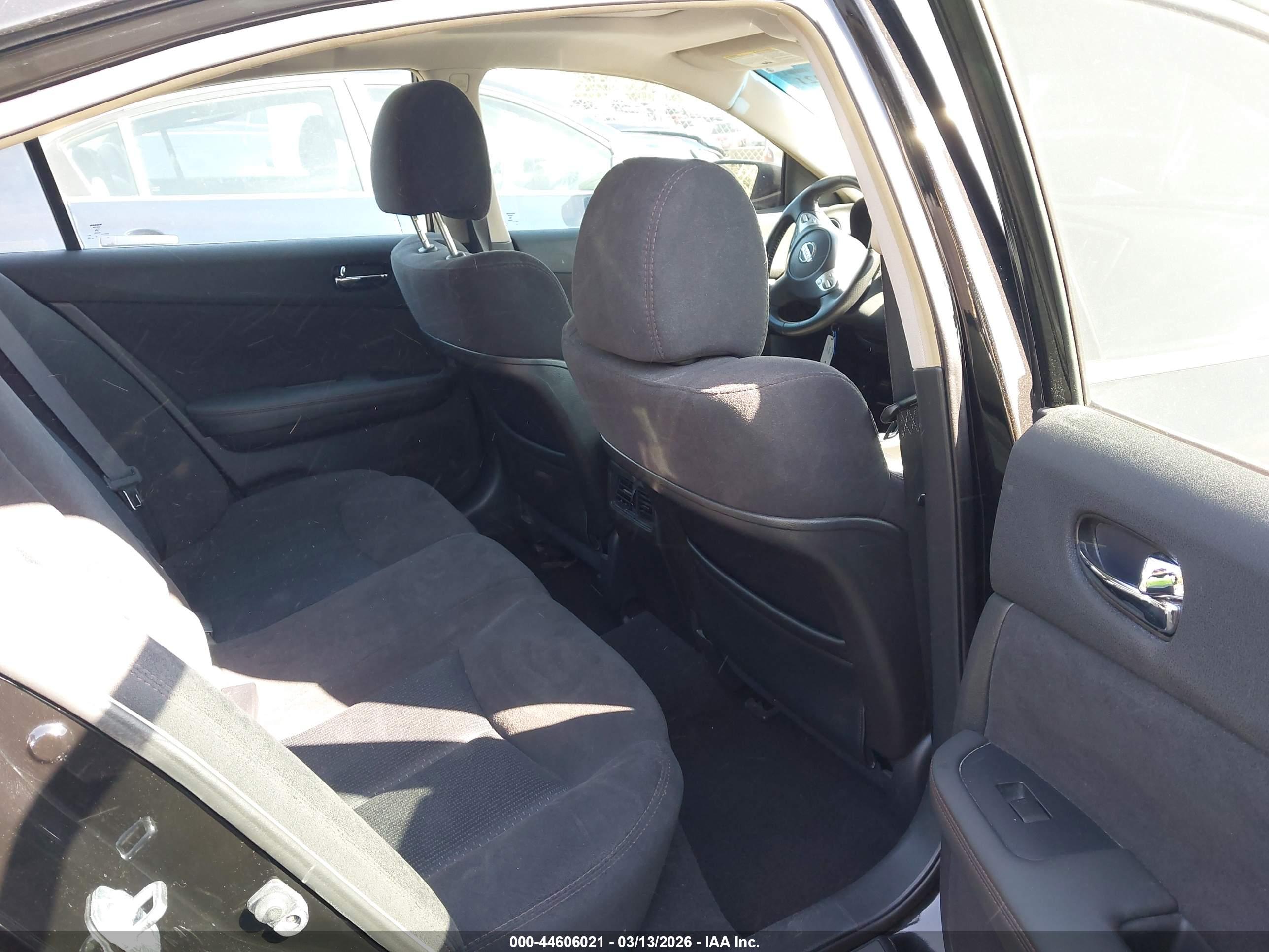 NISSAN MAXIMA image 8