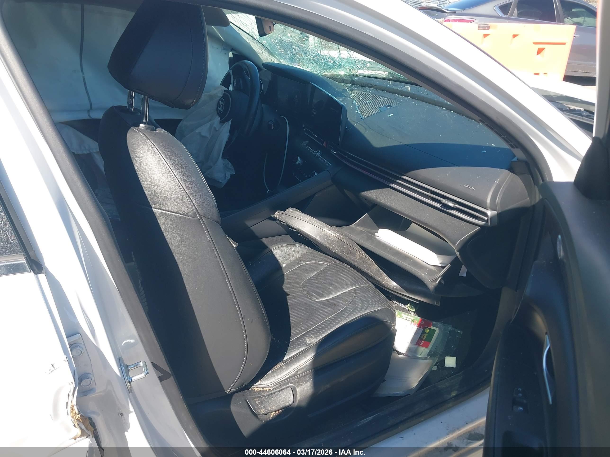 HYUNDAI ELANTRA image 5